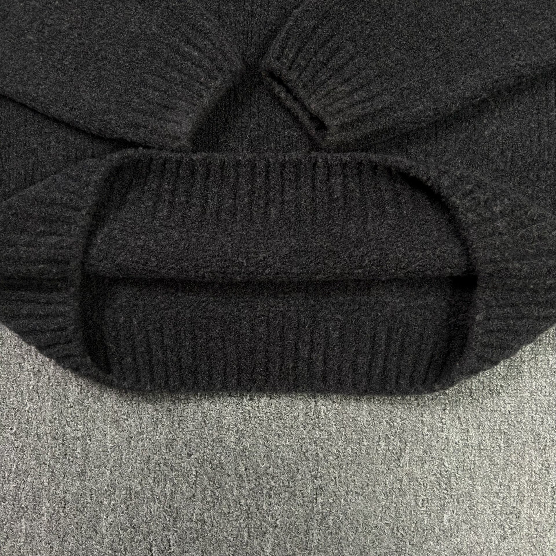 Louis Vuitton Ski Wool Sweater — label