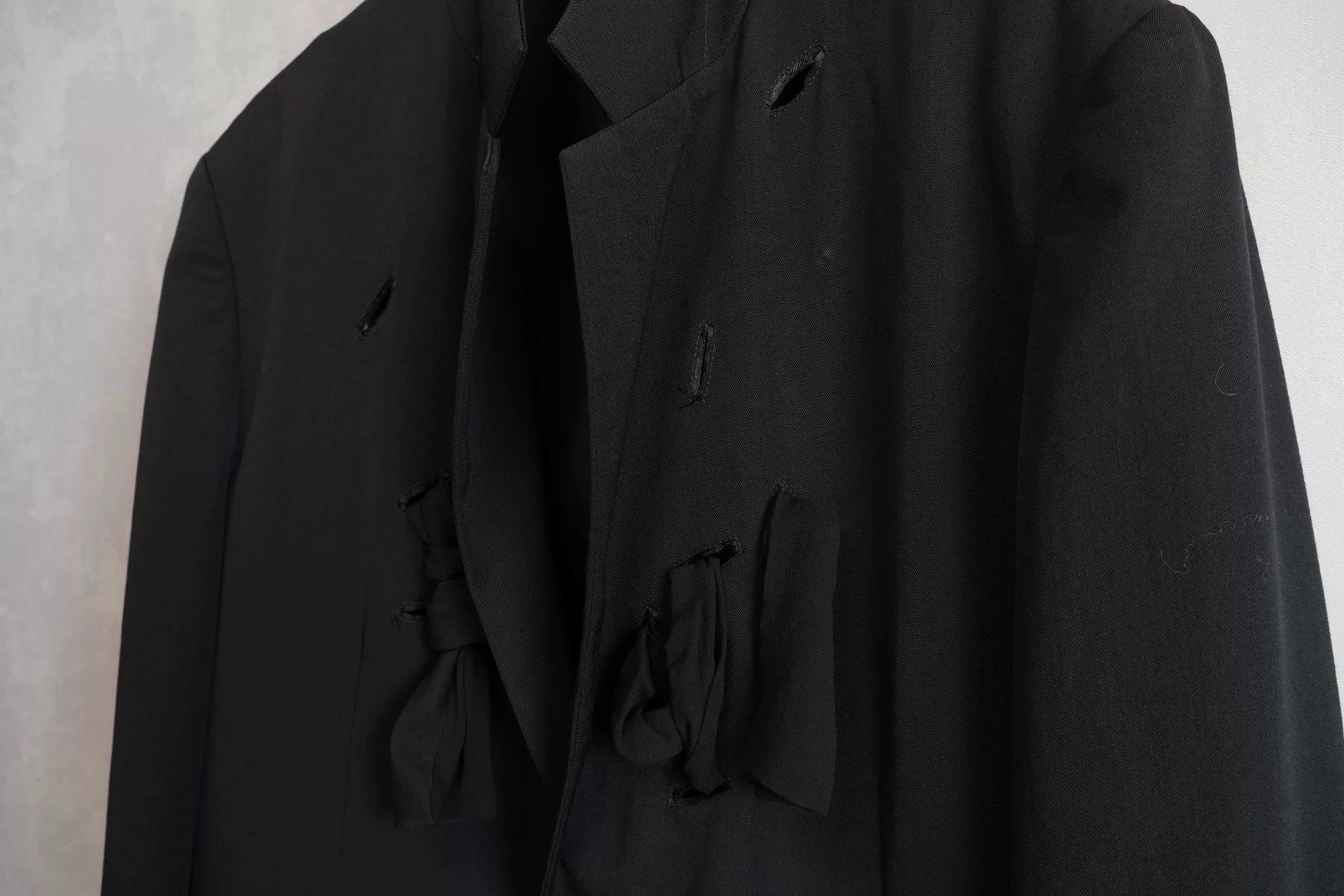 Yohji Yamamoto 06AW Cutout Scarf Jacket — label