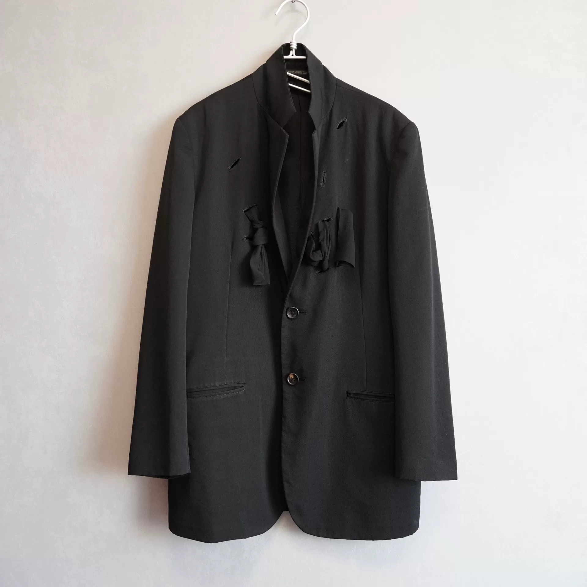 Yohji Yamamoto 06AW Cutout Scarf Jacket — detail