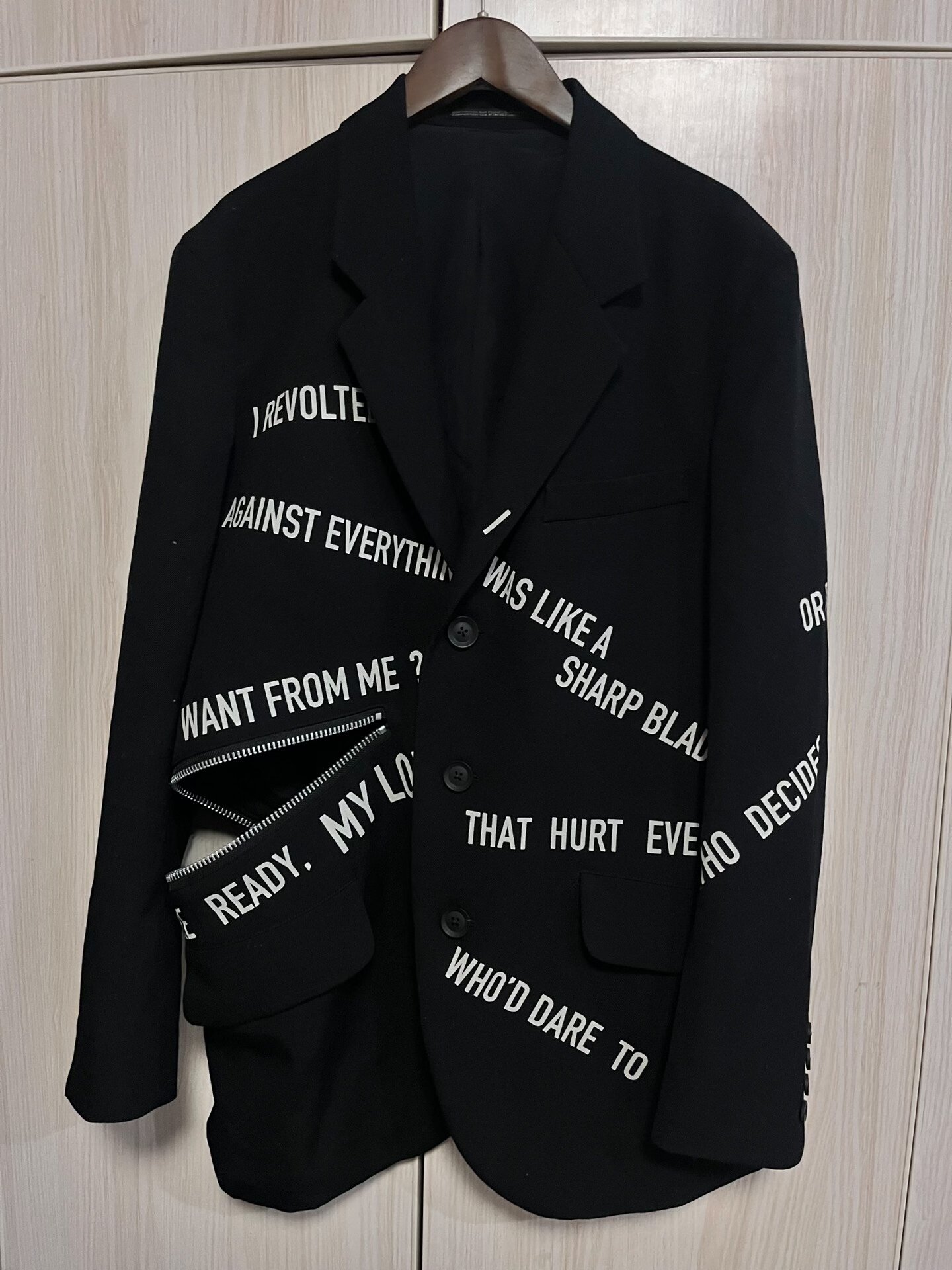 Yohji Yamamoto Slogan Zipper Blazer — front