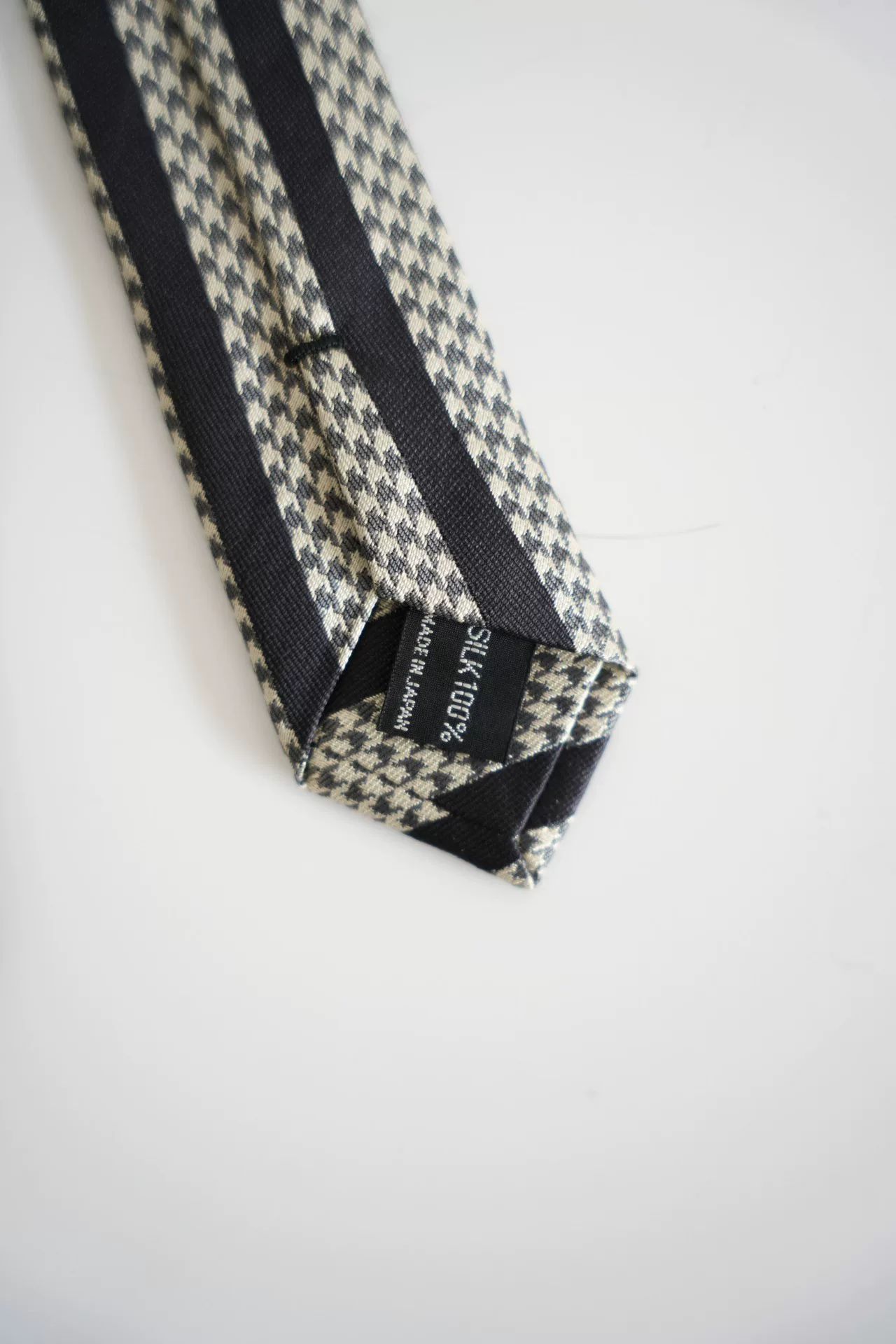 Yohji Yamamoto Black White Houndstooth Silk Tie — detail
