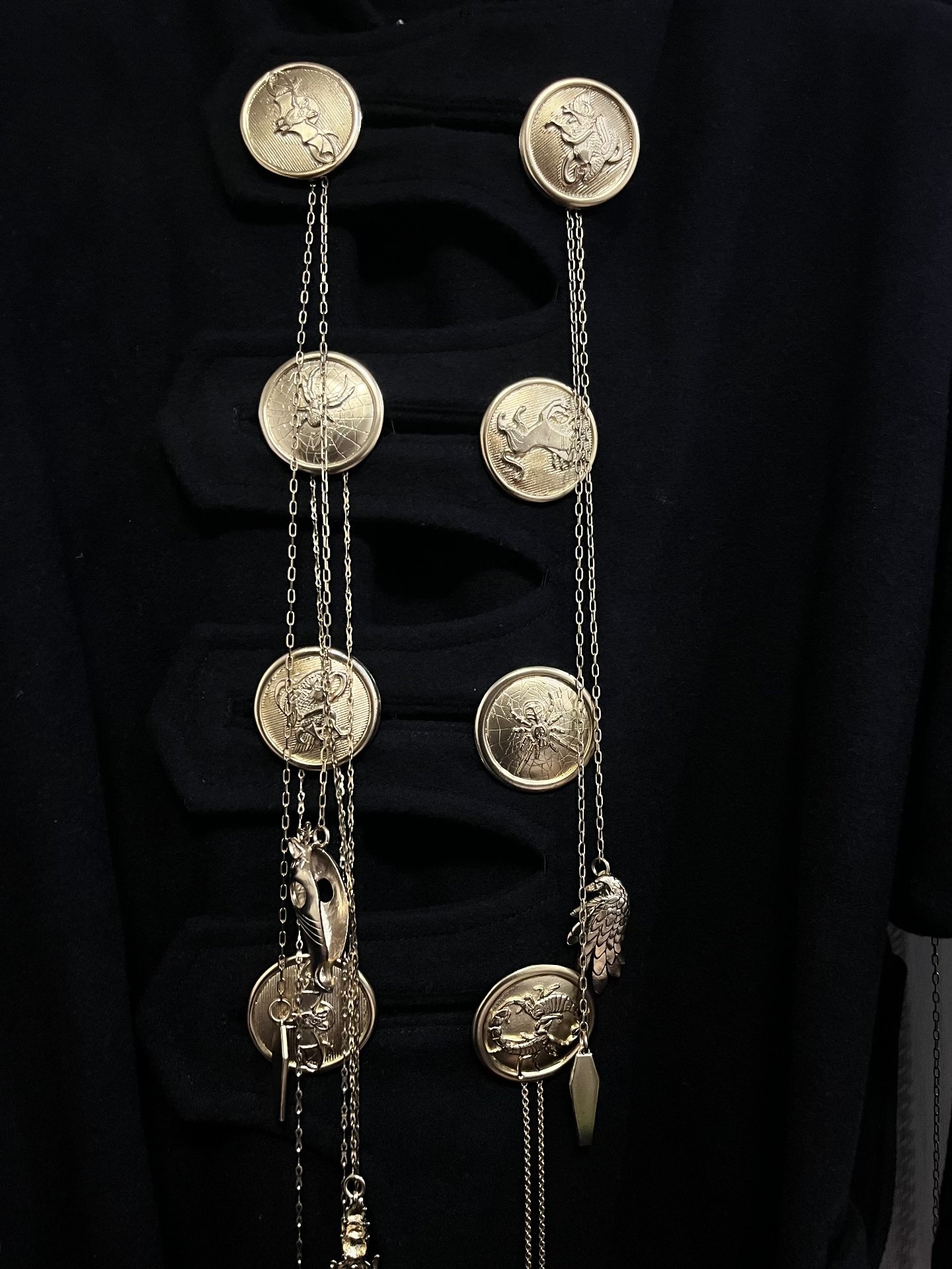 Yohji Yamamoto 19AW Black Gold Button Coat — detail