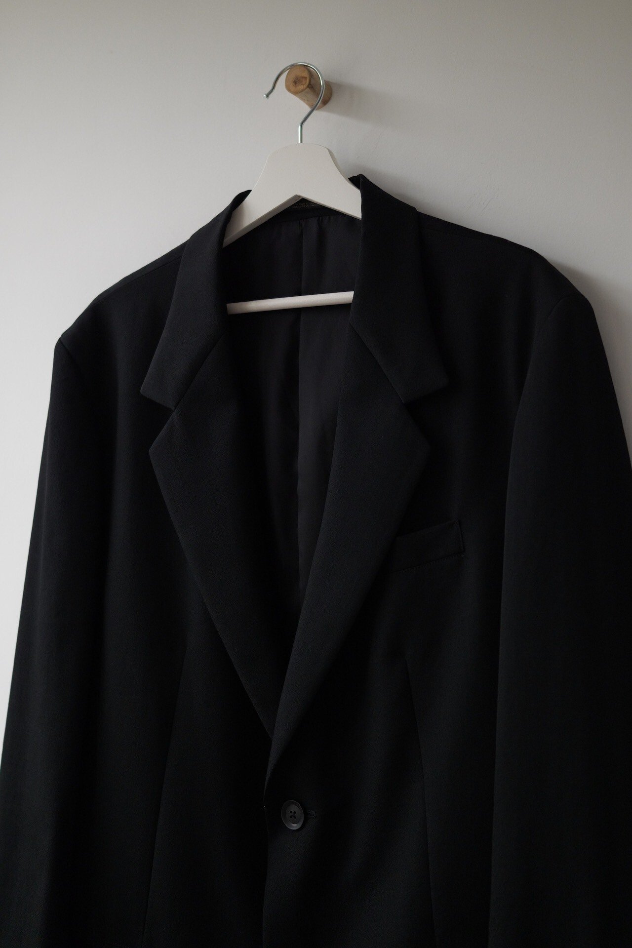 Yohji Yamamoto 22AW Minimalist Black Suit — label