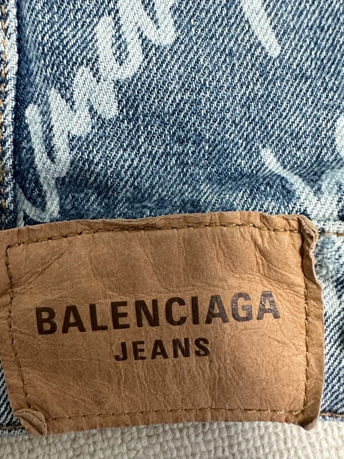 Balenciaga Logo Print Loose Washed Denim Jacket — detail