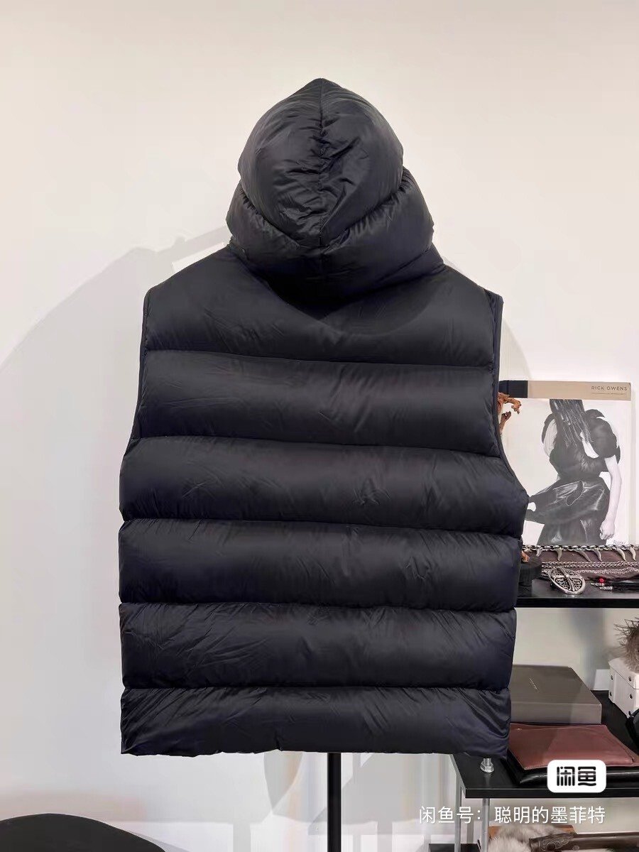 Rick Owens Black Puffer Vest — detail