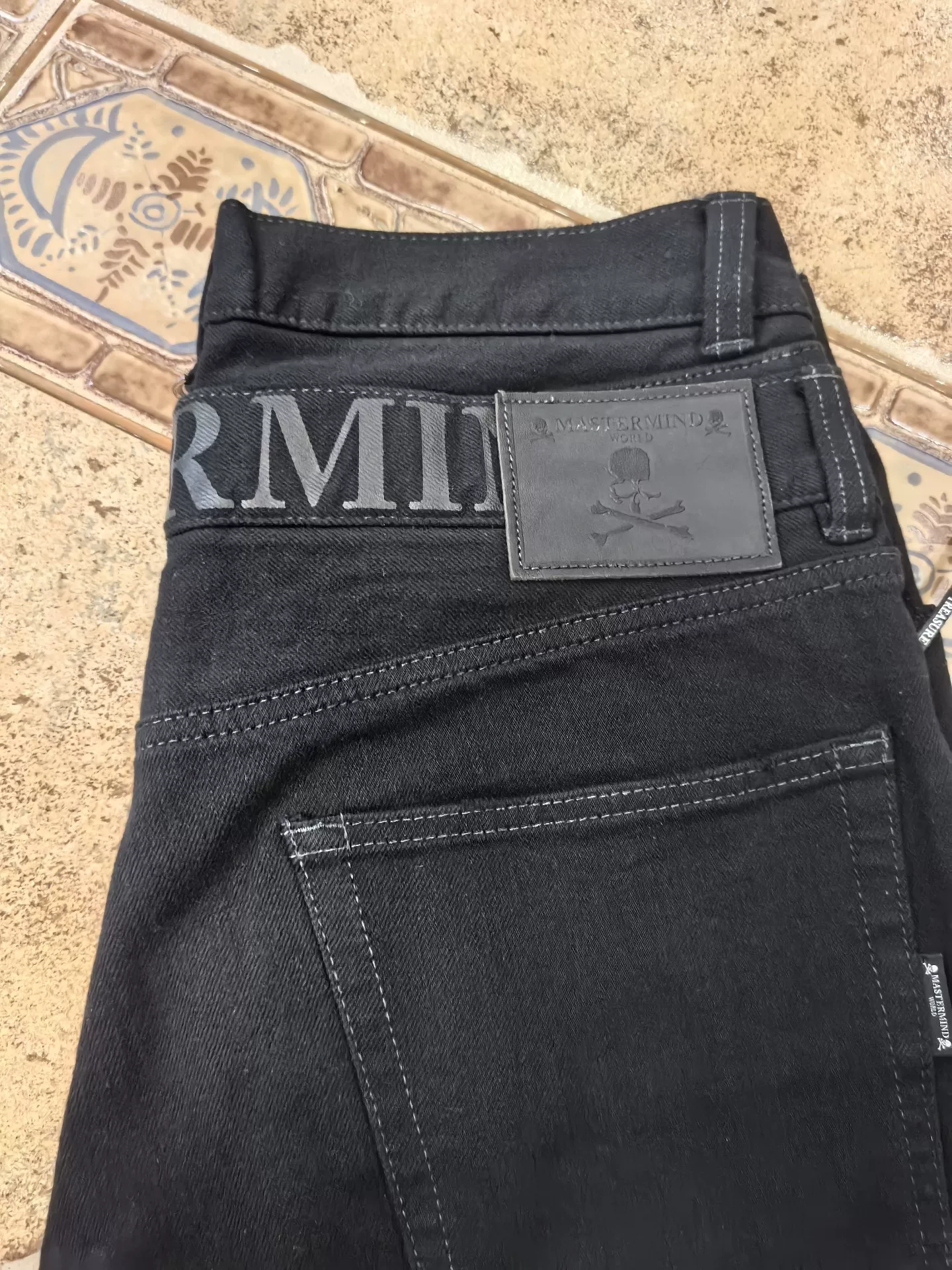 mastermind JAPAN MMJ Black Jeans — detail