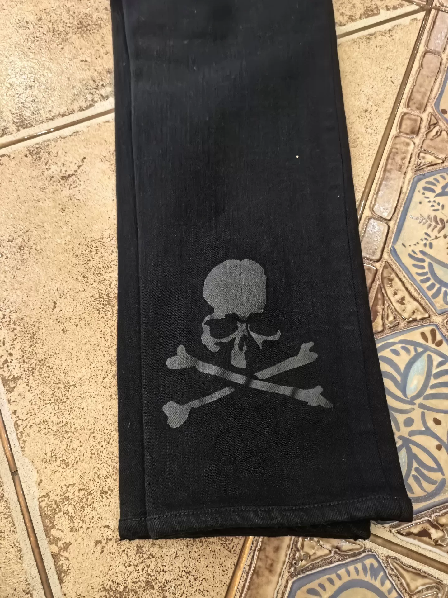 mastermind JAPAN MMJ Black Jeans — front