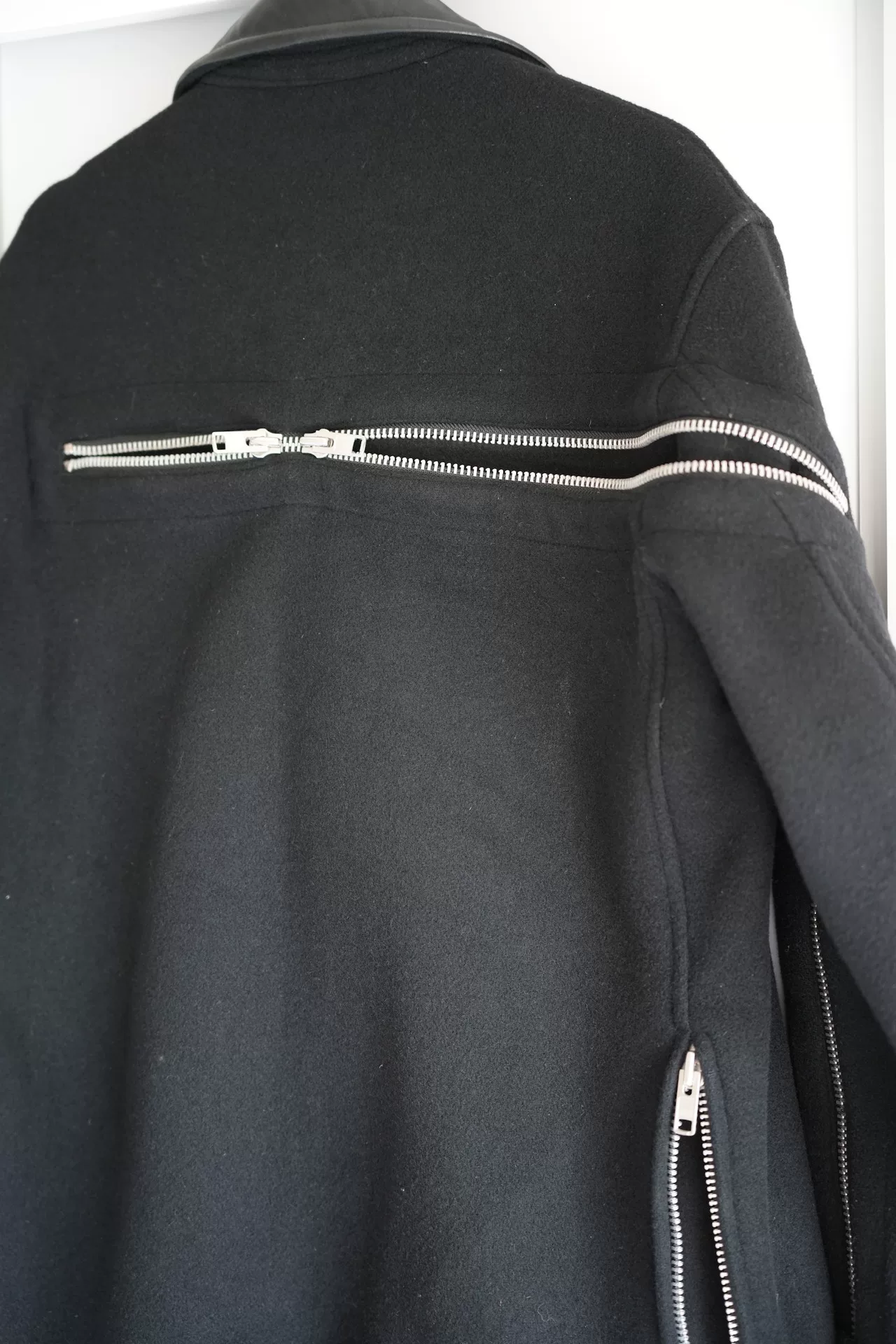 Yohji Yamamoto 04AW Back Zip Leather Collar Jacket — label