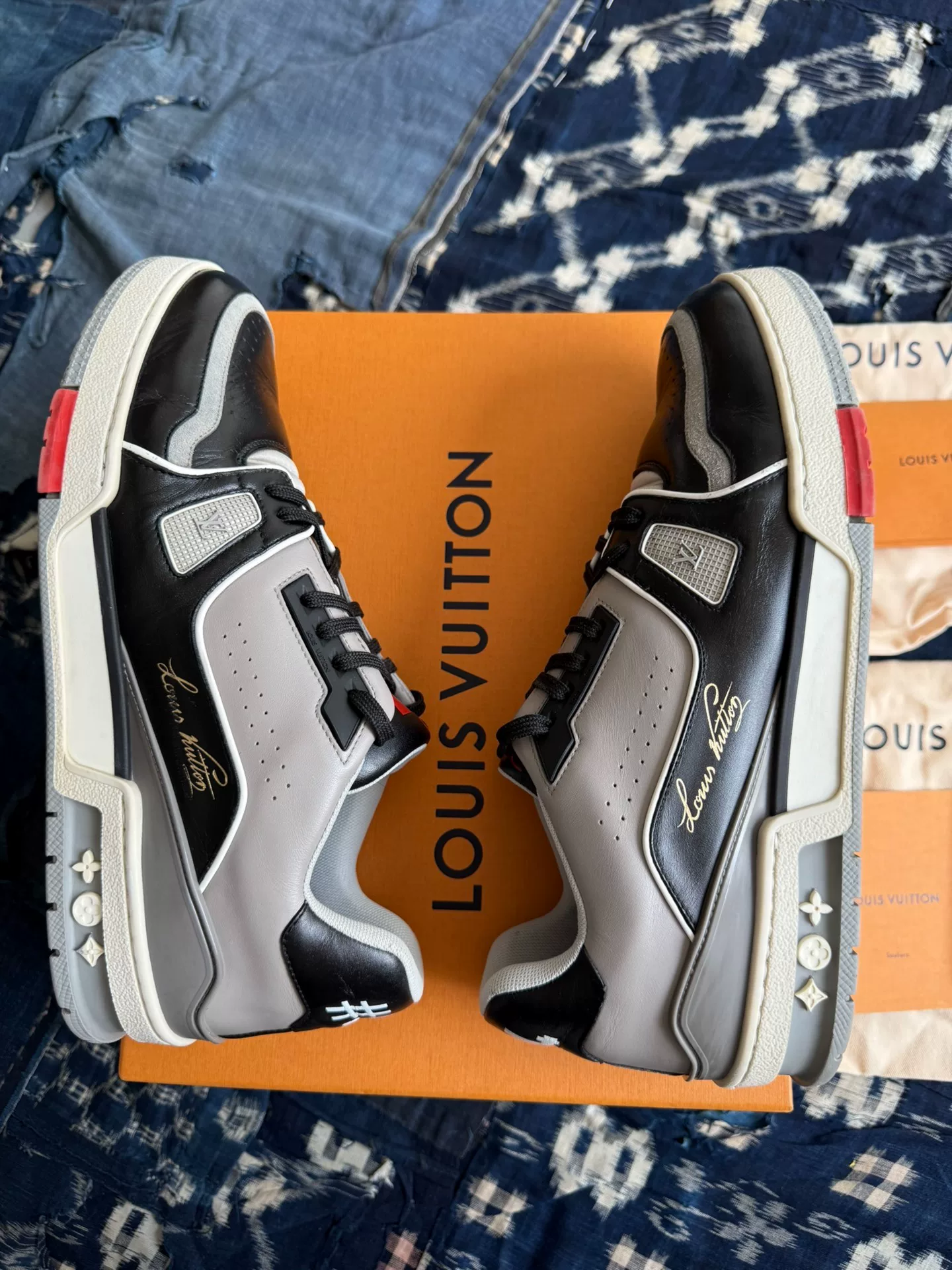 Louis Vuitton LV Trainer Black Cement Original — detail