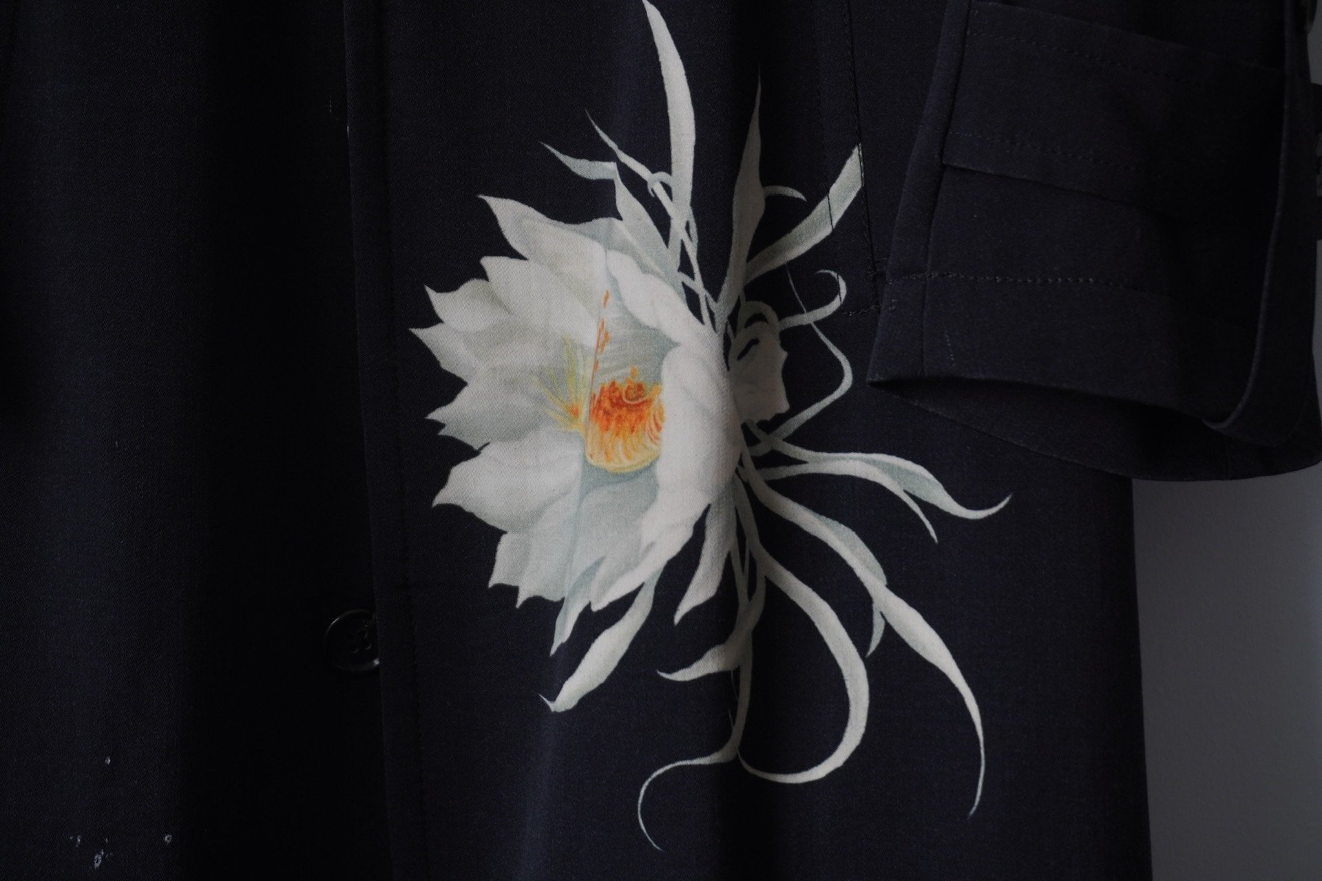 Yohji Yamamoto Epiphyllum Yuzen Dye Coat — detail