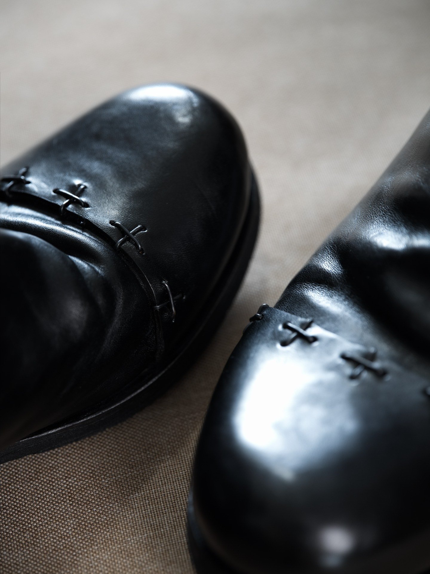 M.A+ Maurizio Amadei Cross Zipper Horse Leather Shoes — detail