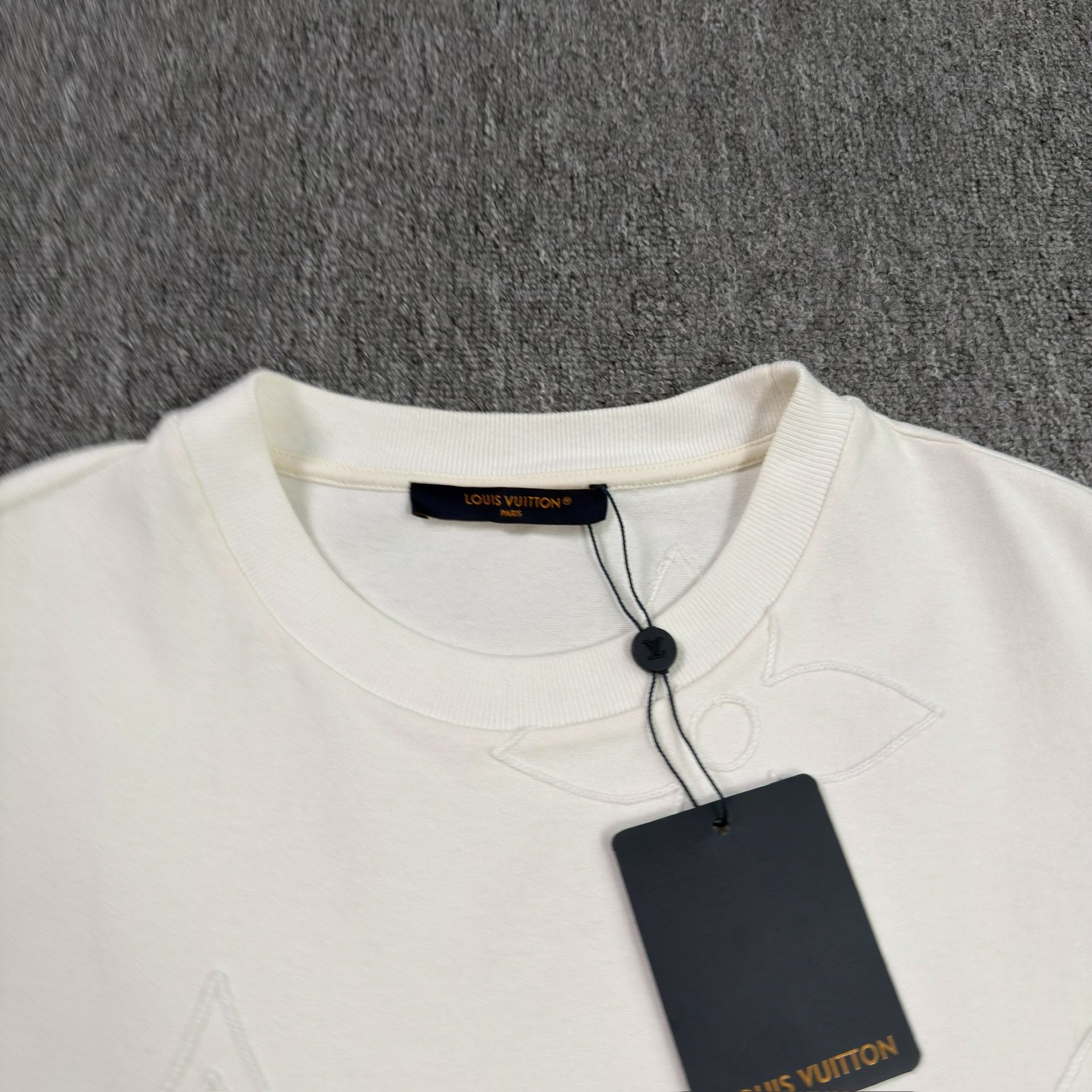 LV White Short-Sleeve Floral Embroidery T-shirt — detail