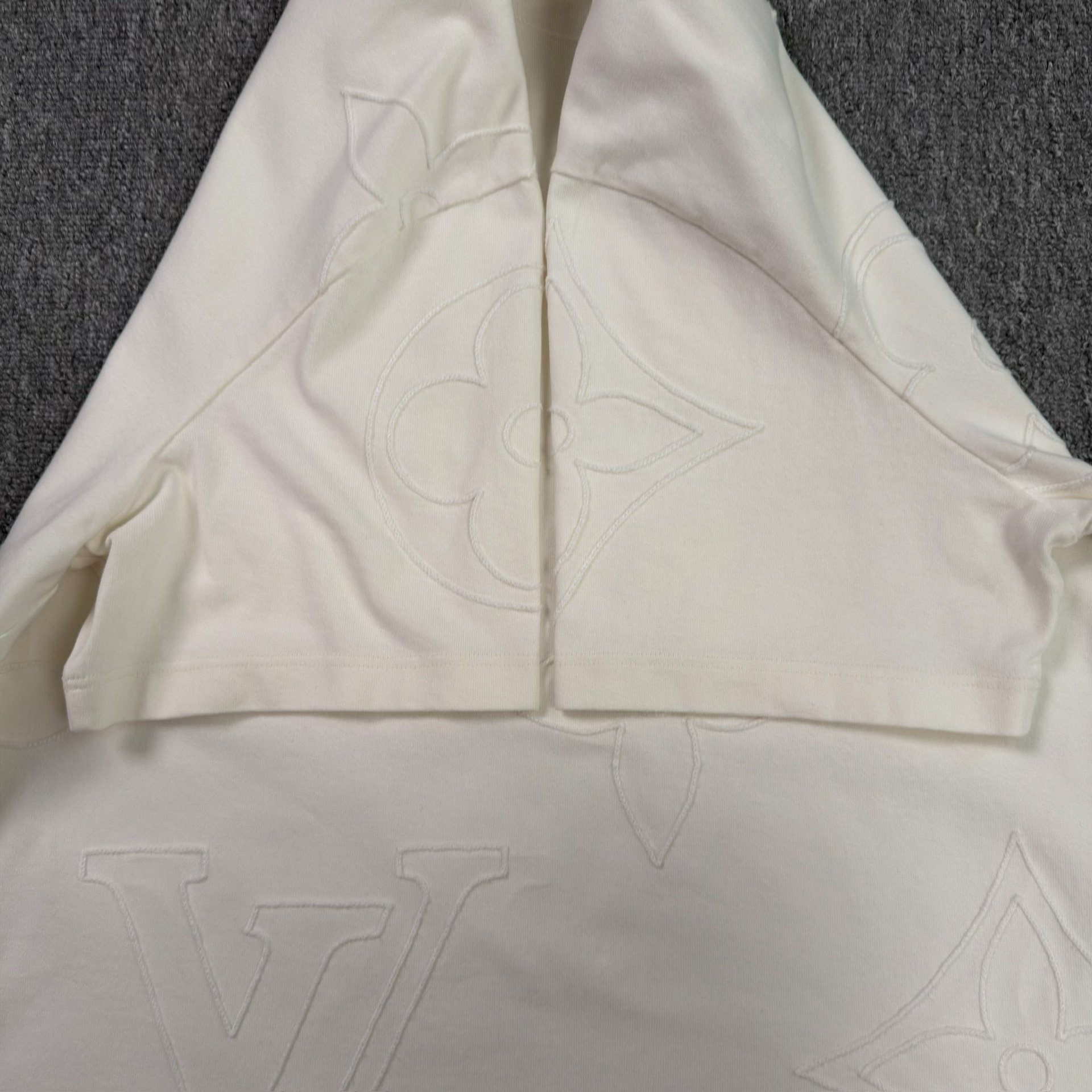 LV White Short-Sleeve Floral Embroidery T-shirt — back