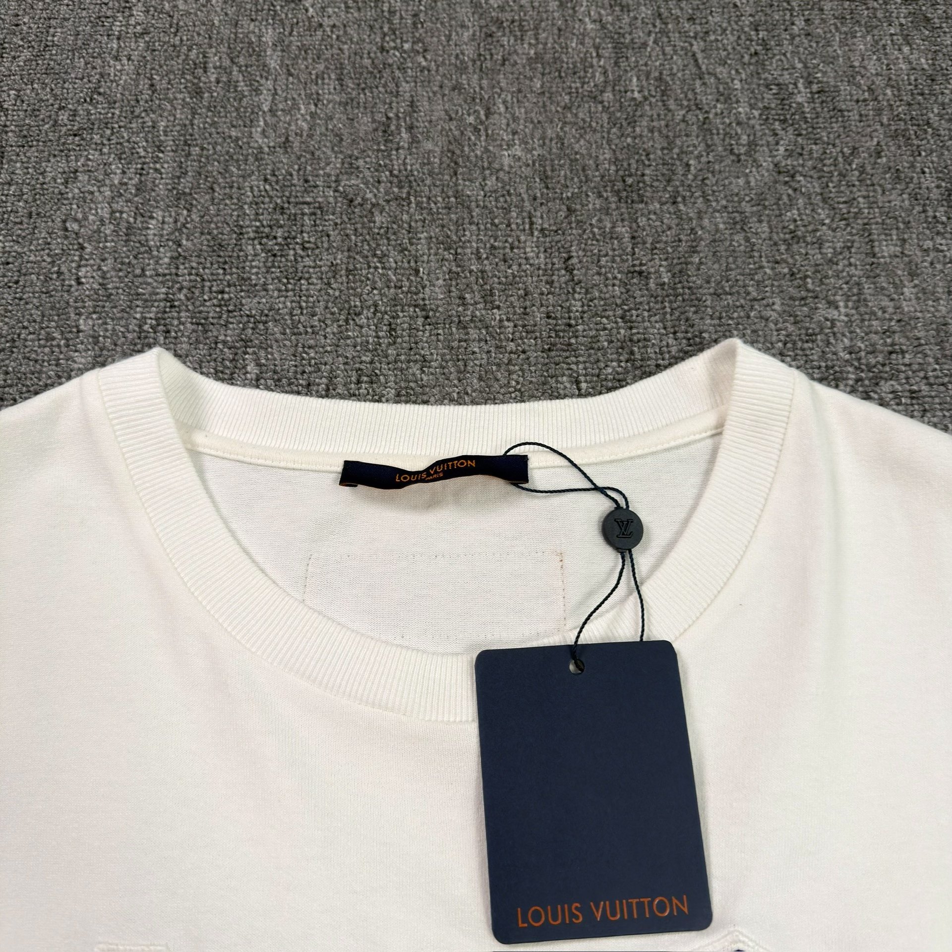 Louis Vuitton White Foam Graffiti Short-Sleeve Tee — detail