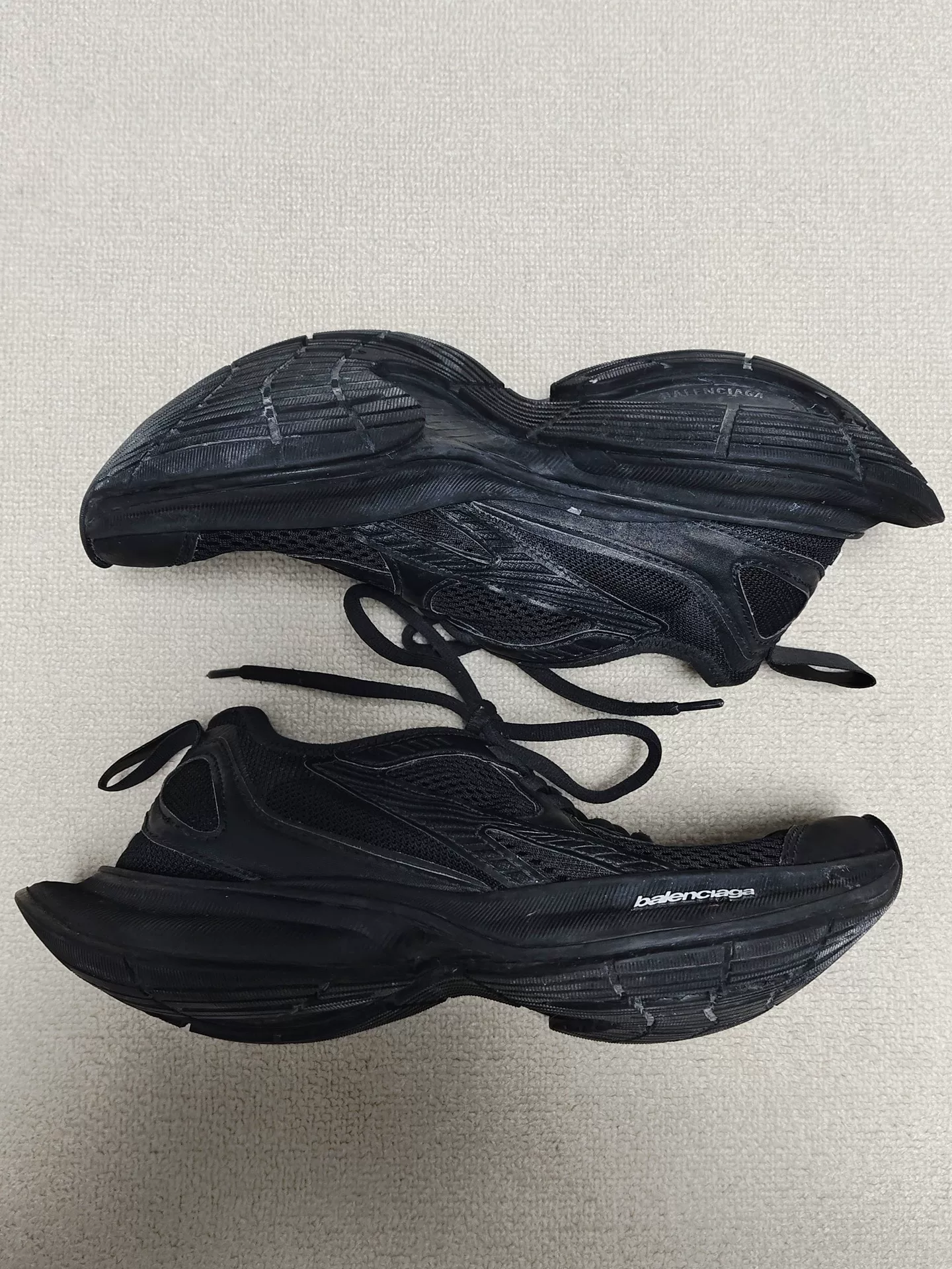 Balenciaga Circuit Low-Top Running Shoes Women — label