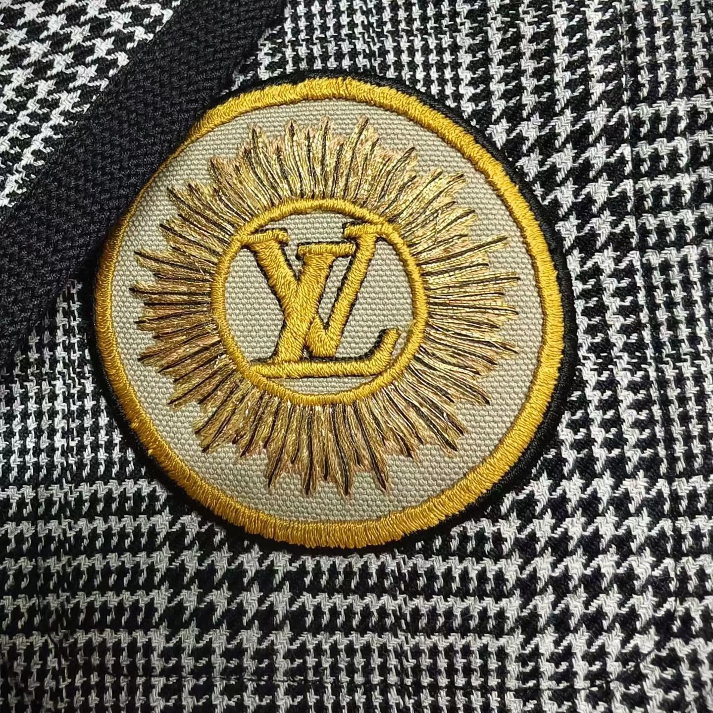Louis Vuitton Gold Logo Houndstooth Blazer — detail