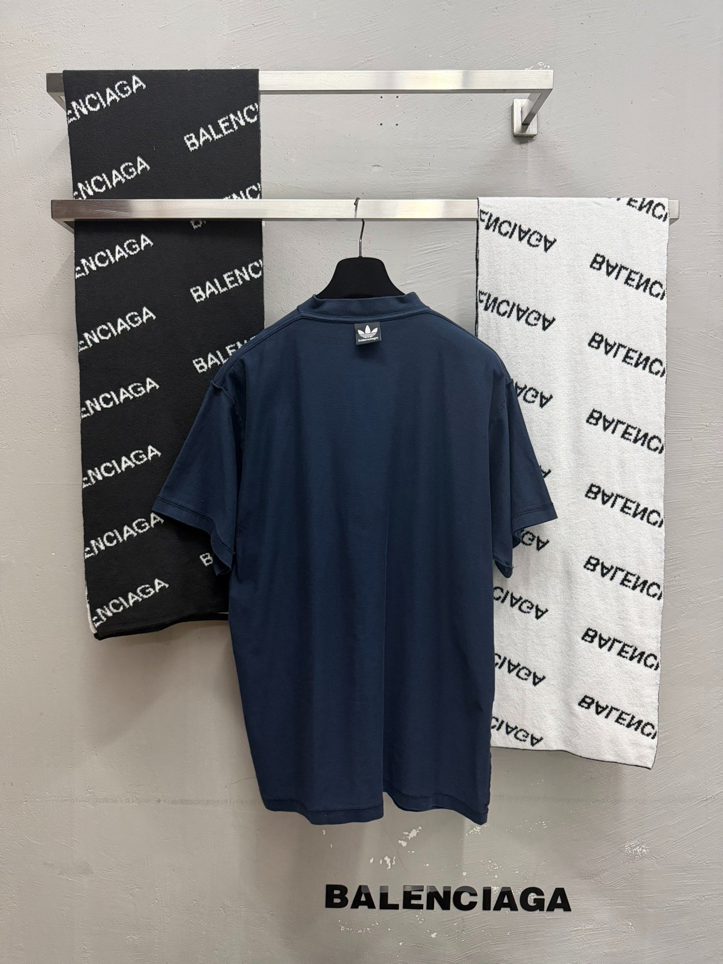 Balenciaga x Adidas Co-branded T-shirt — detail
