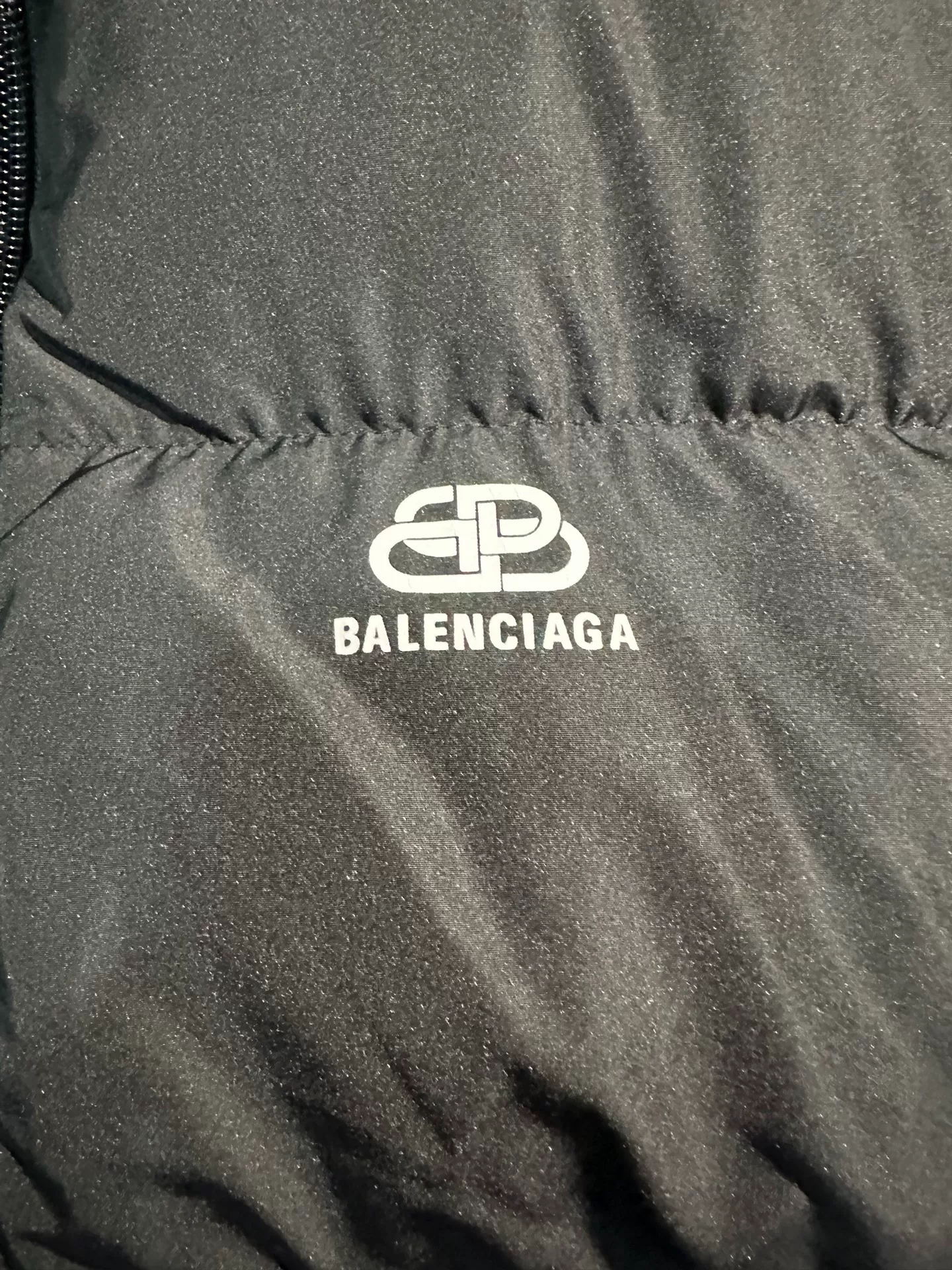 Balenciaga 21AW C-shape Puffer Jacket — detail