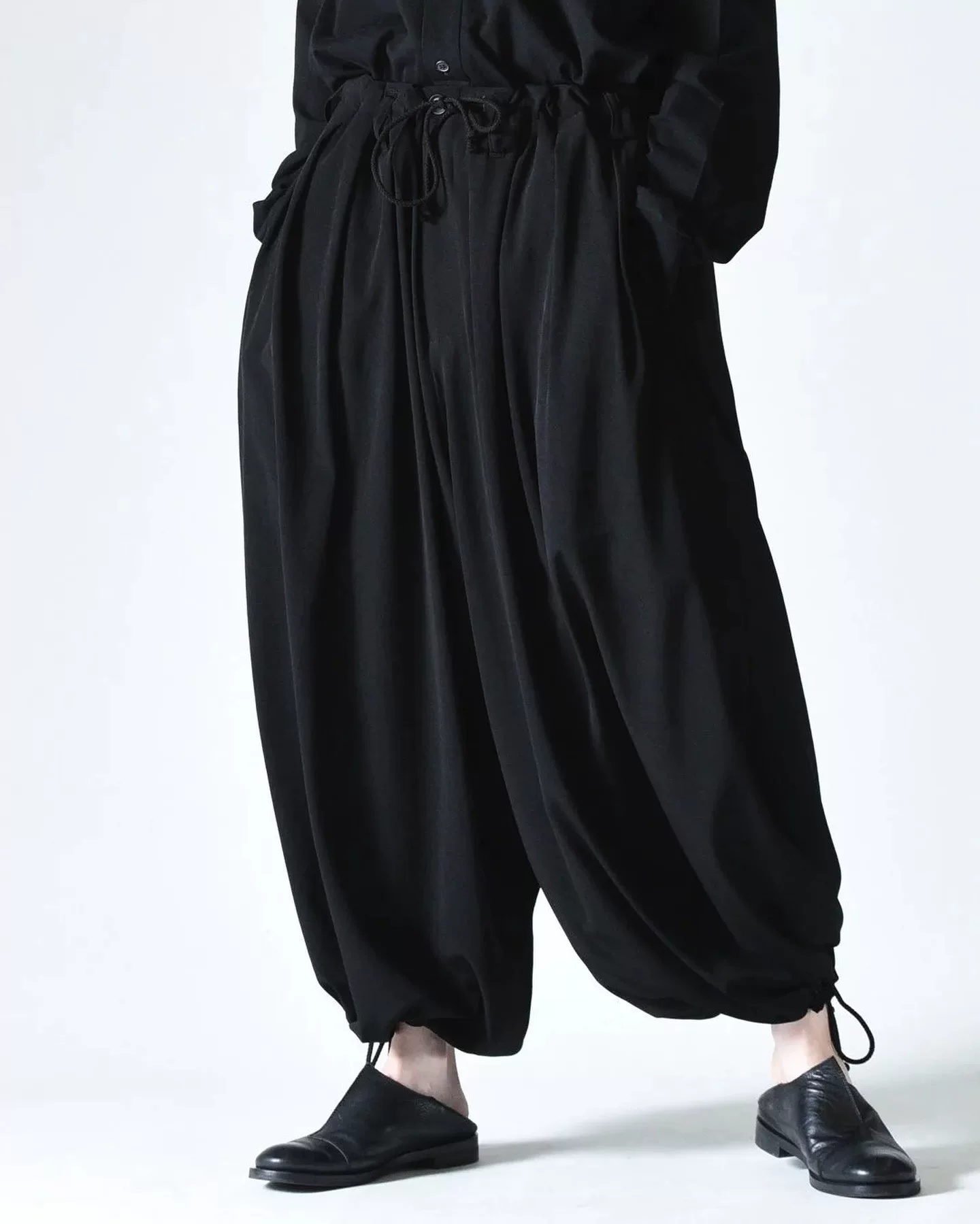 Yohji Yamamoto 21SS Pleated Balloon Pants — detail