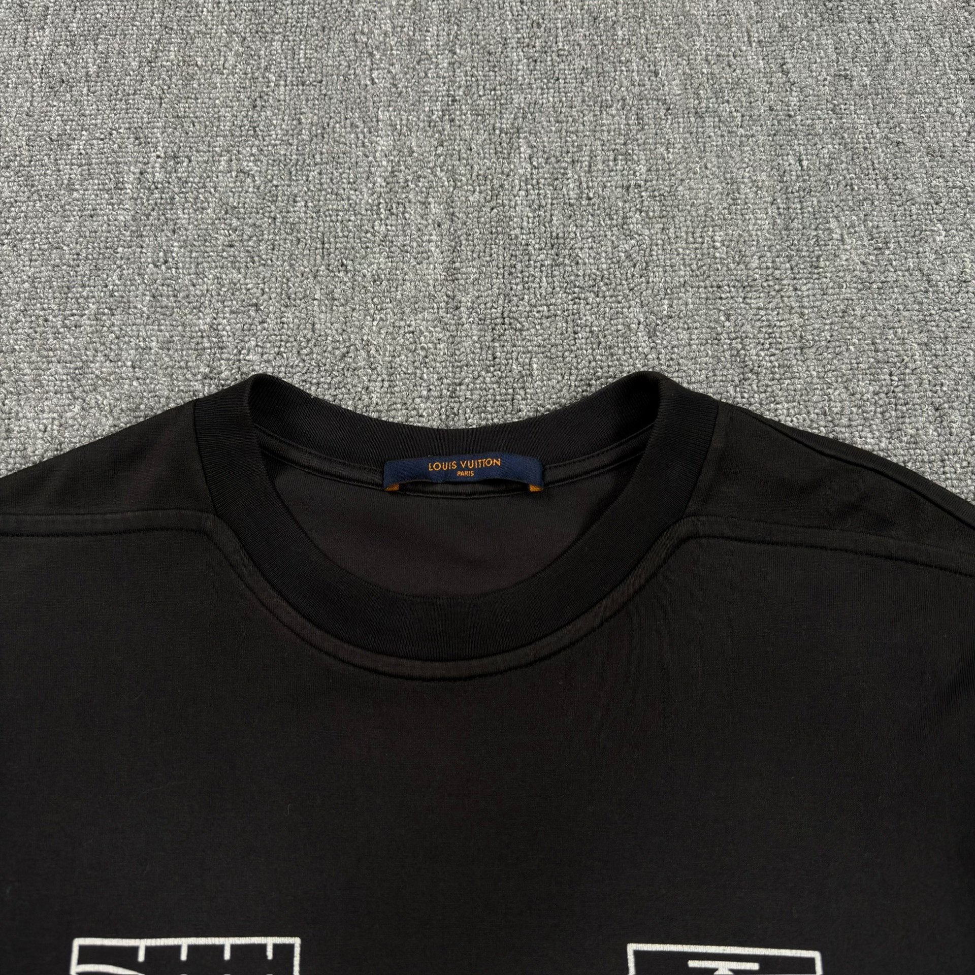 LV NBA Large Logo Black Short-Sleeve Tee — detail