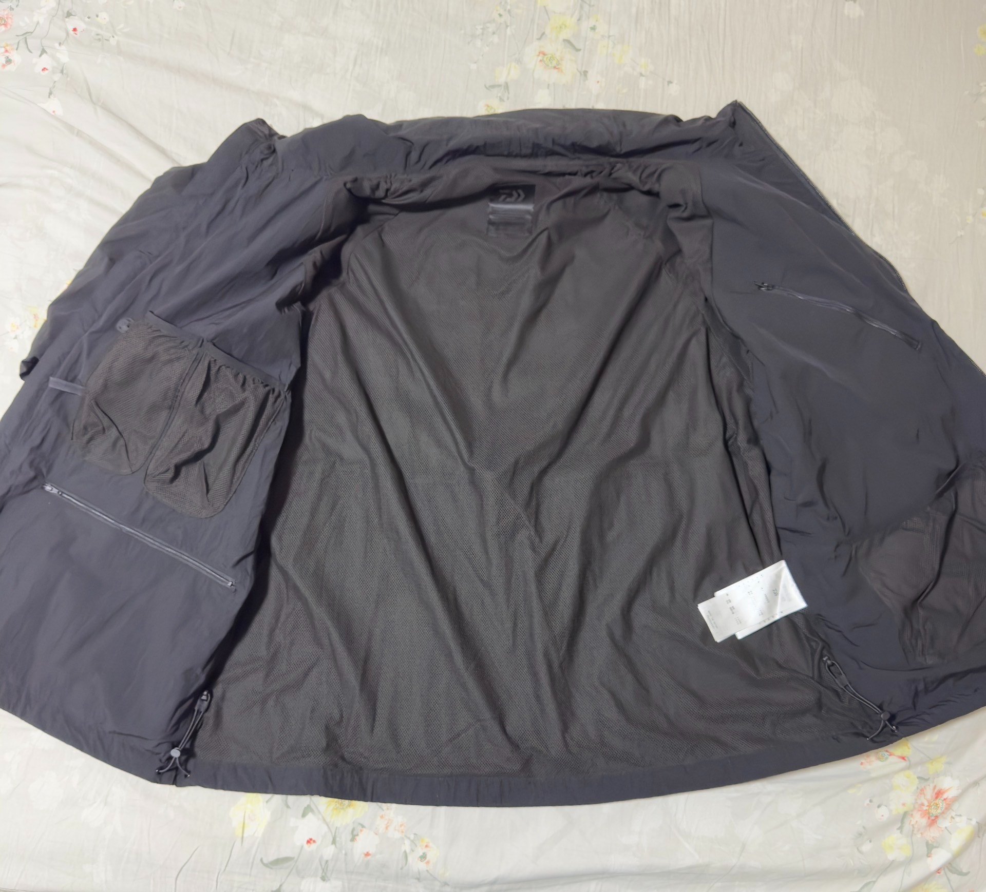 Daiwa pier39 22ss Waterproof Hooded Jacket — back