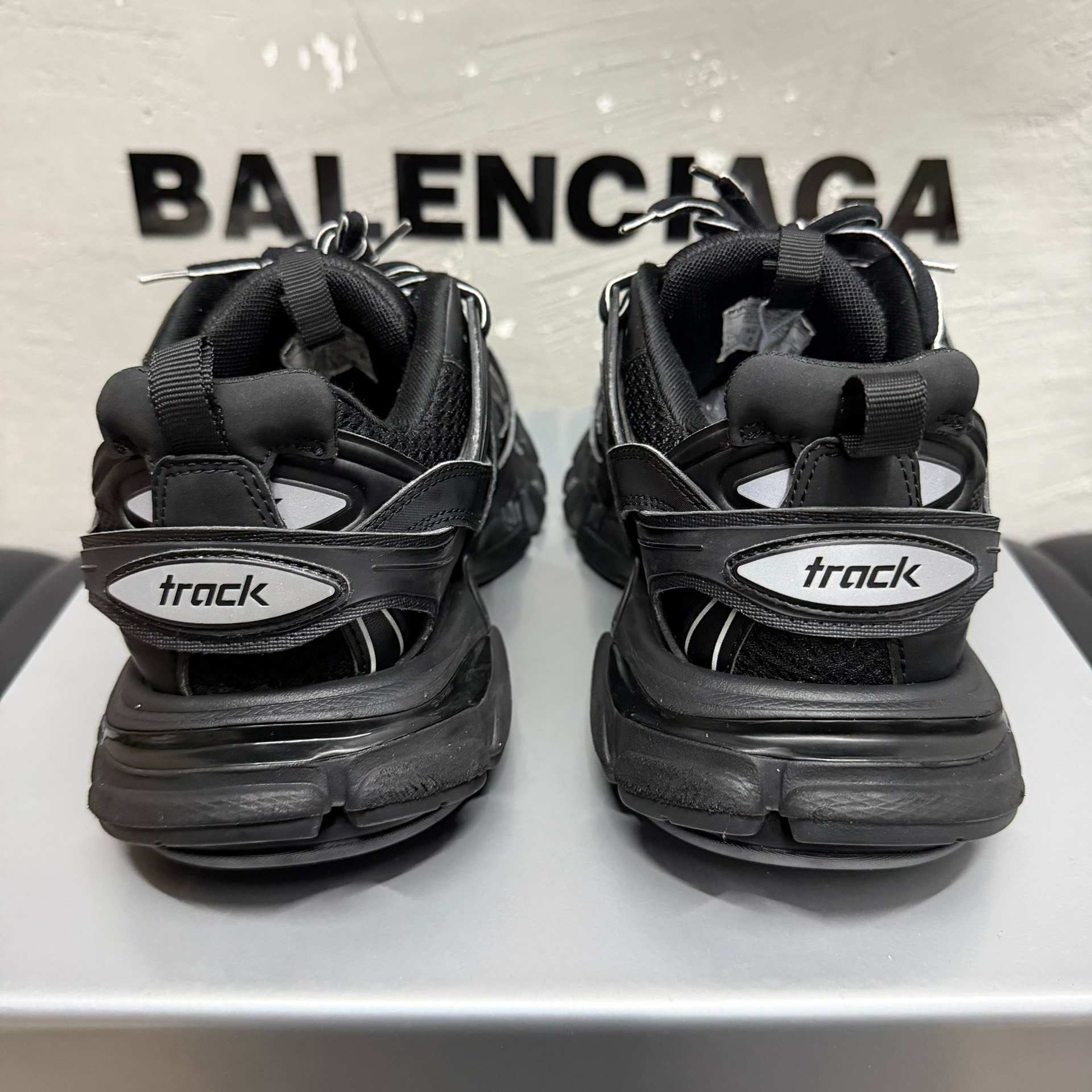 Balenciaga Track Black Size 39 — label