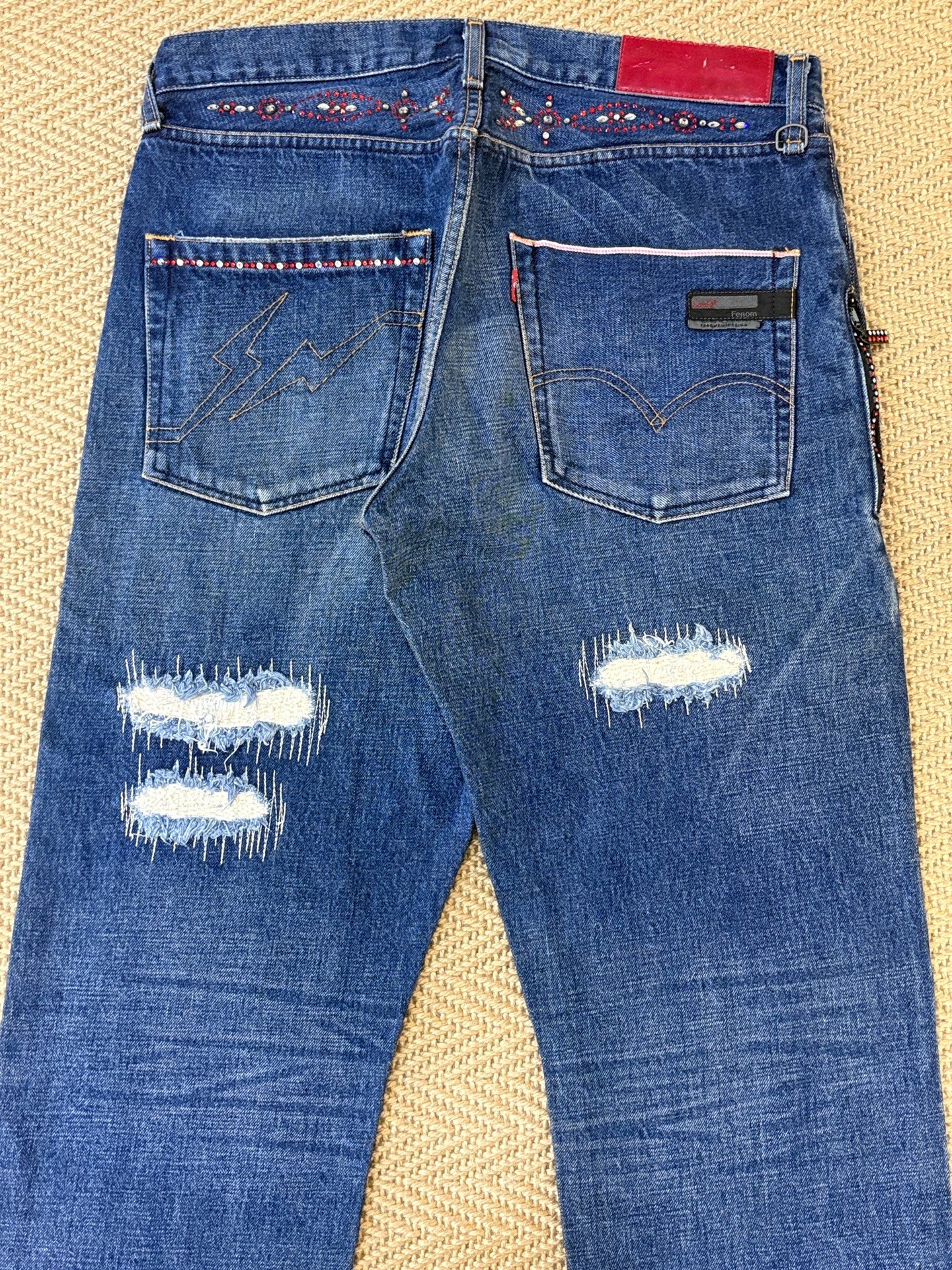 Levi's Fenom Crush Distressed Rhinestone Jeans — detail