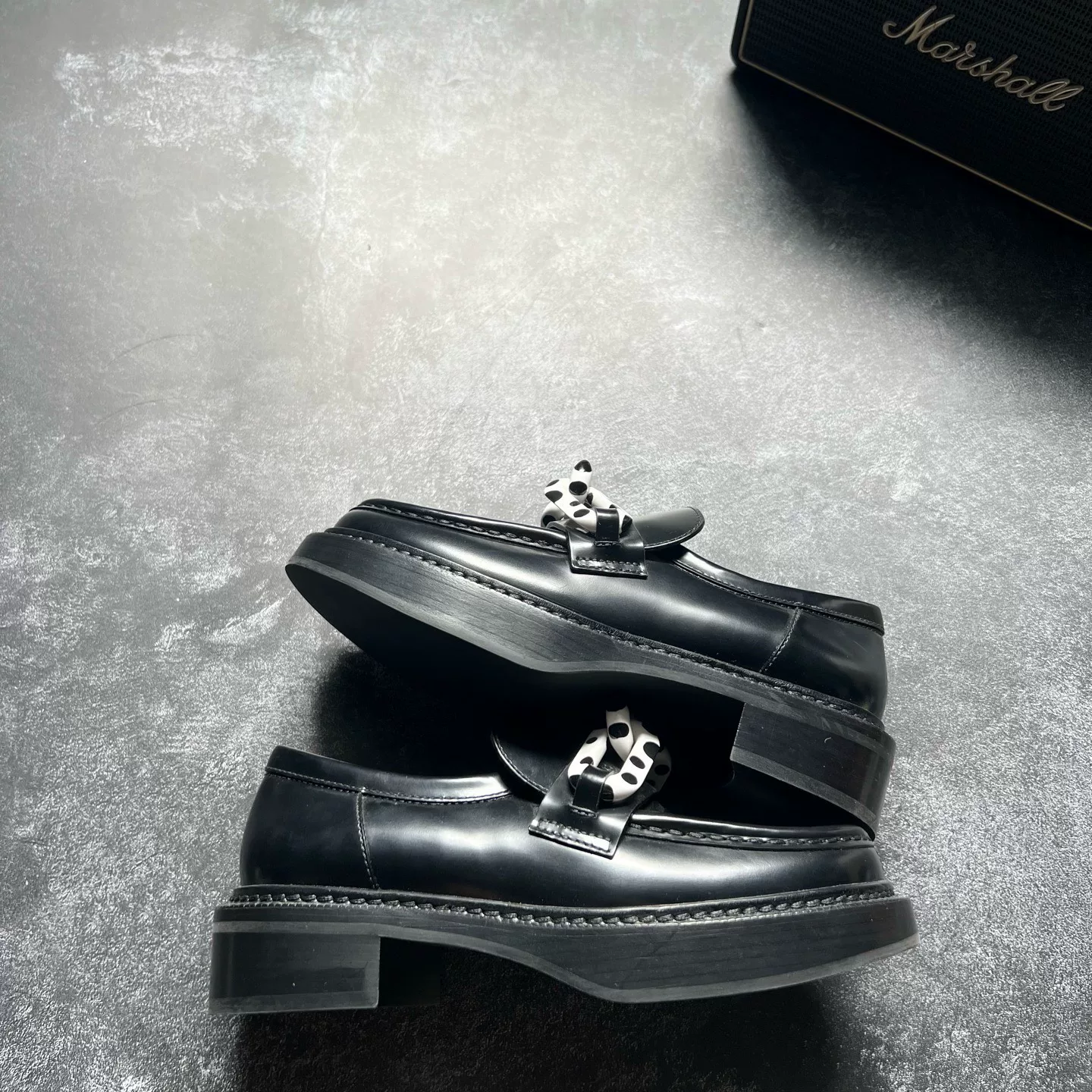 Louis Vuitton Yayoi Kusama Chain Loafers — detail