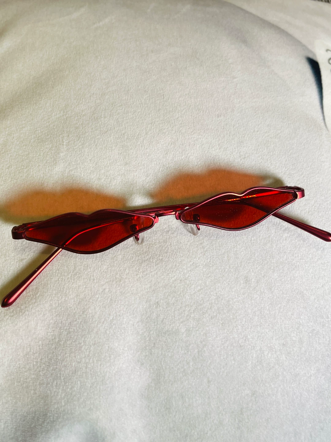 Roberi & Fraud Red Lip Sunglasses — back