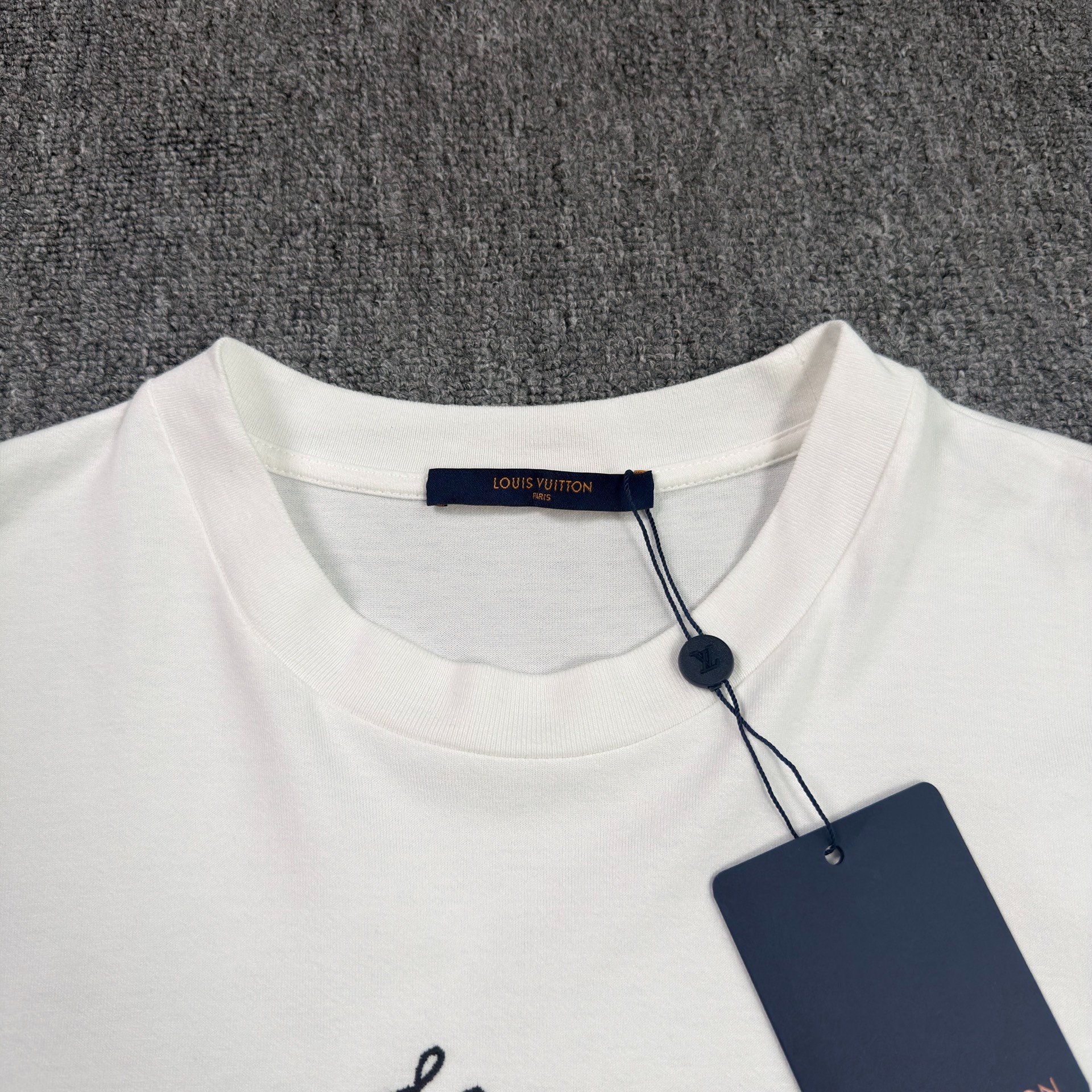 Louis Vuitton Shell Print Short-Sleeve T-Shirt — detail
