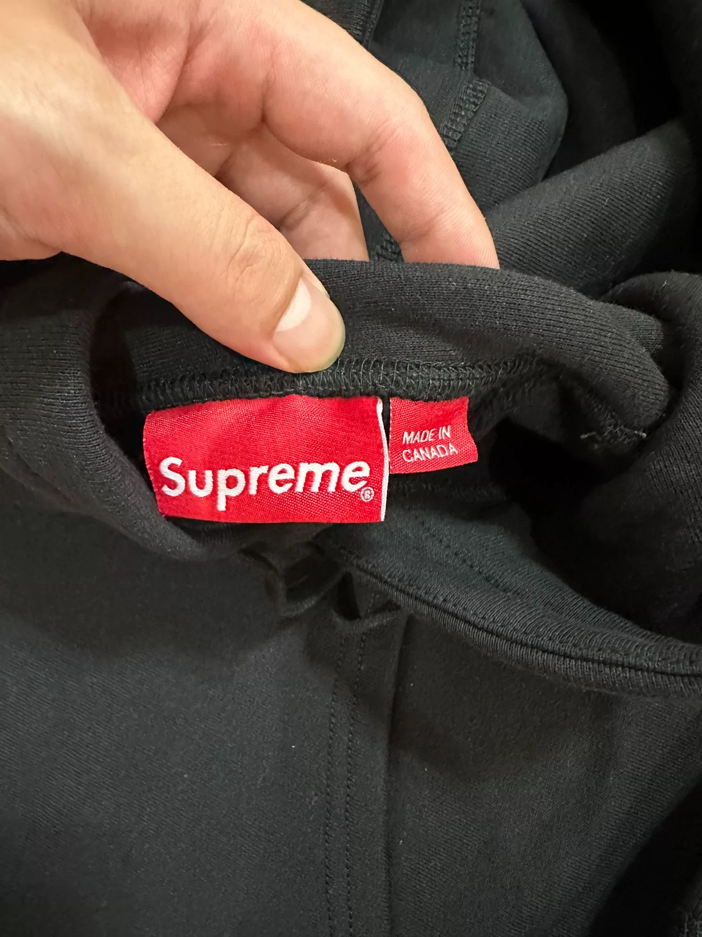 Supreme Swarovski Box Logo Hoodie — detail