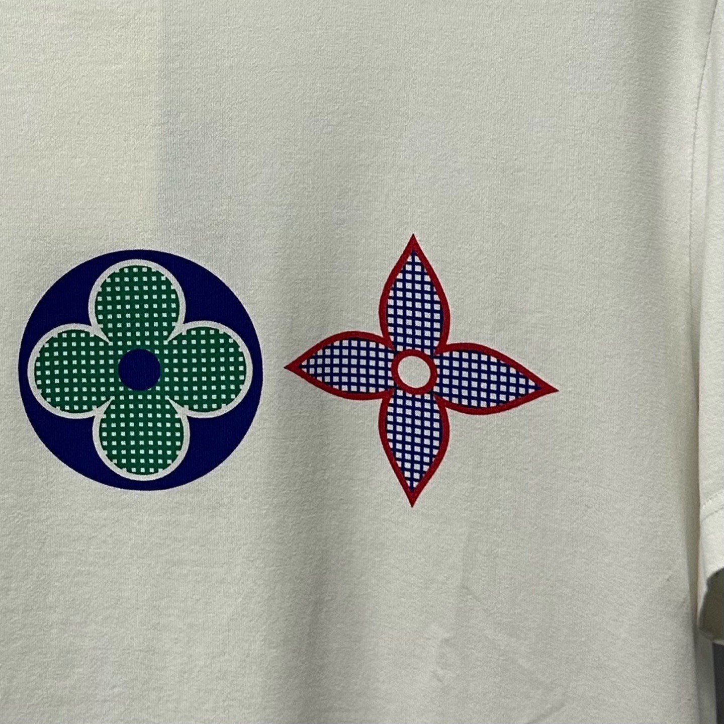 Louis Vuitton Three Flowers Print T-Shirt — detail