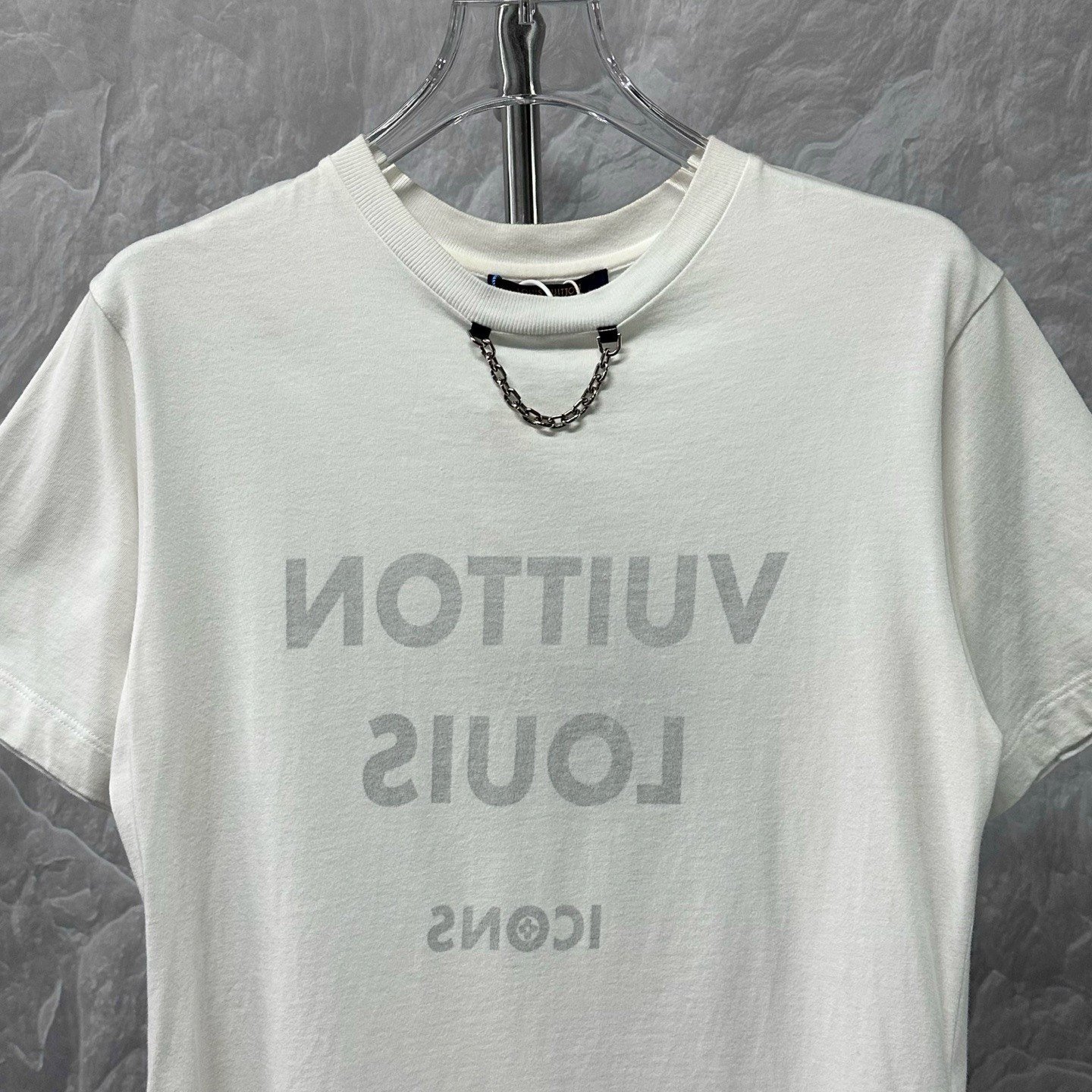 Louis Vuitton LV Chain Letter Print T-Shirt — detail