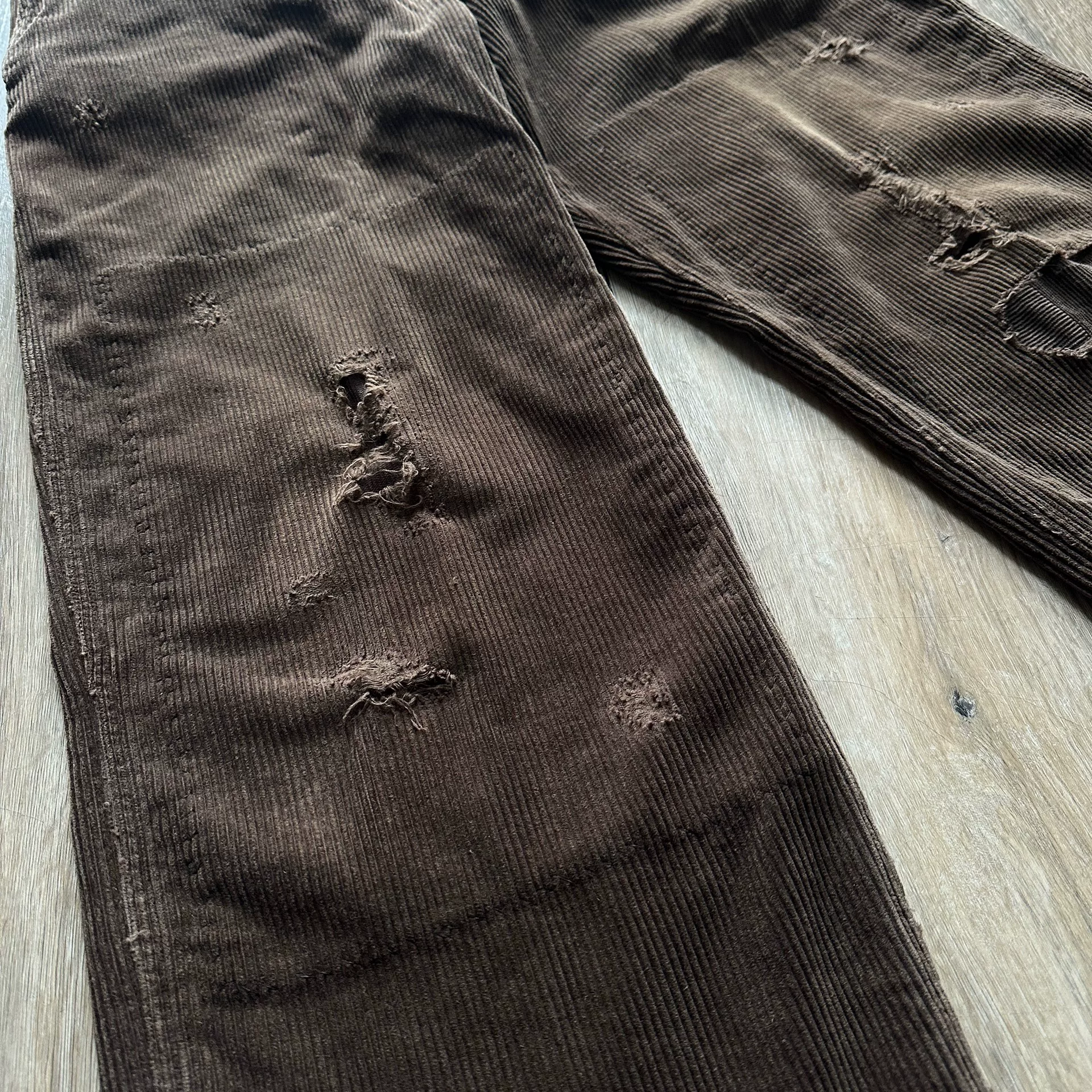OLD JOE Distressed Corduroy Pants — label