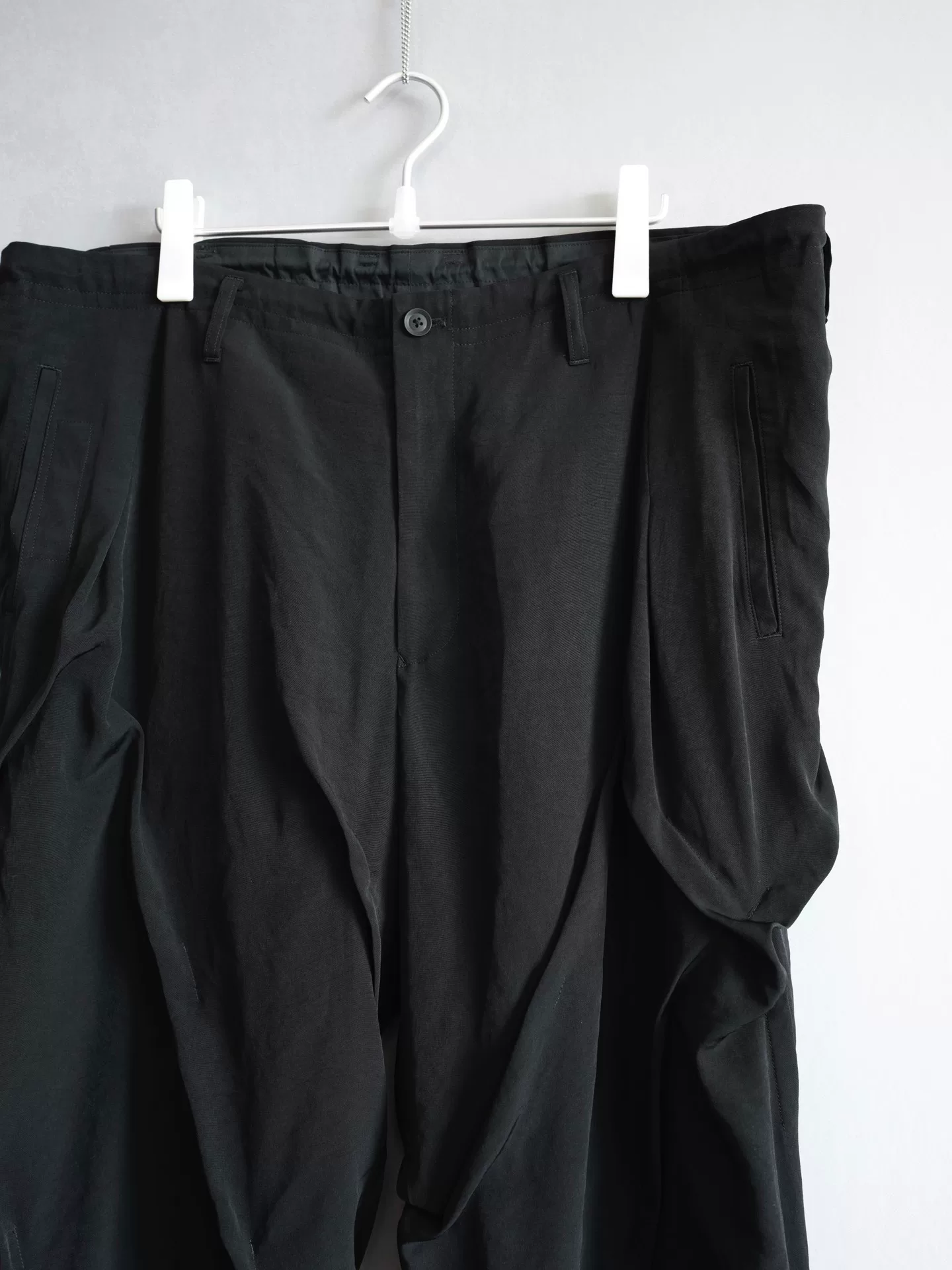 Yohji Yamamoto 24SS Irregular Pleated Pants — label