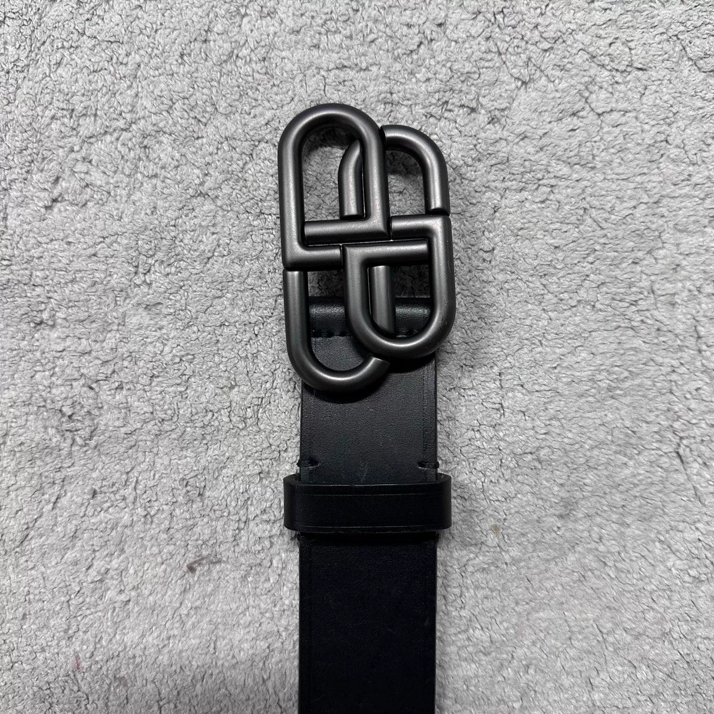 Balenciaga Metal Logo Leather Belt — detail