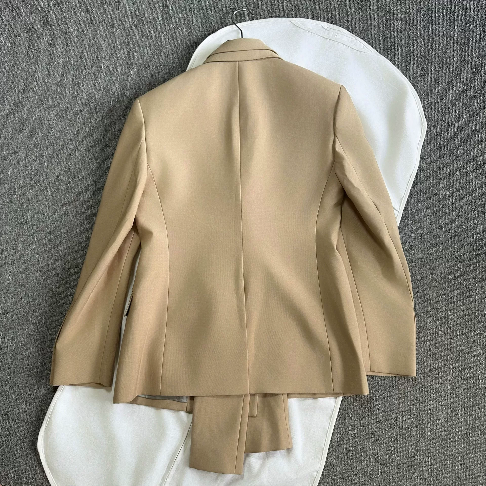 Dior Beige Structured Double Collar Suit — detail