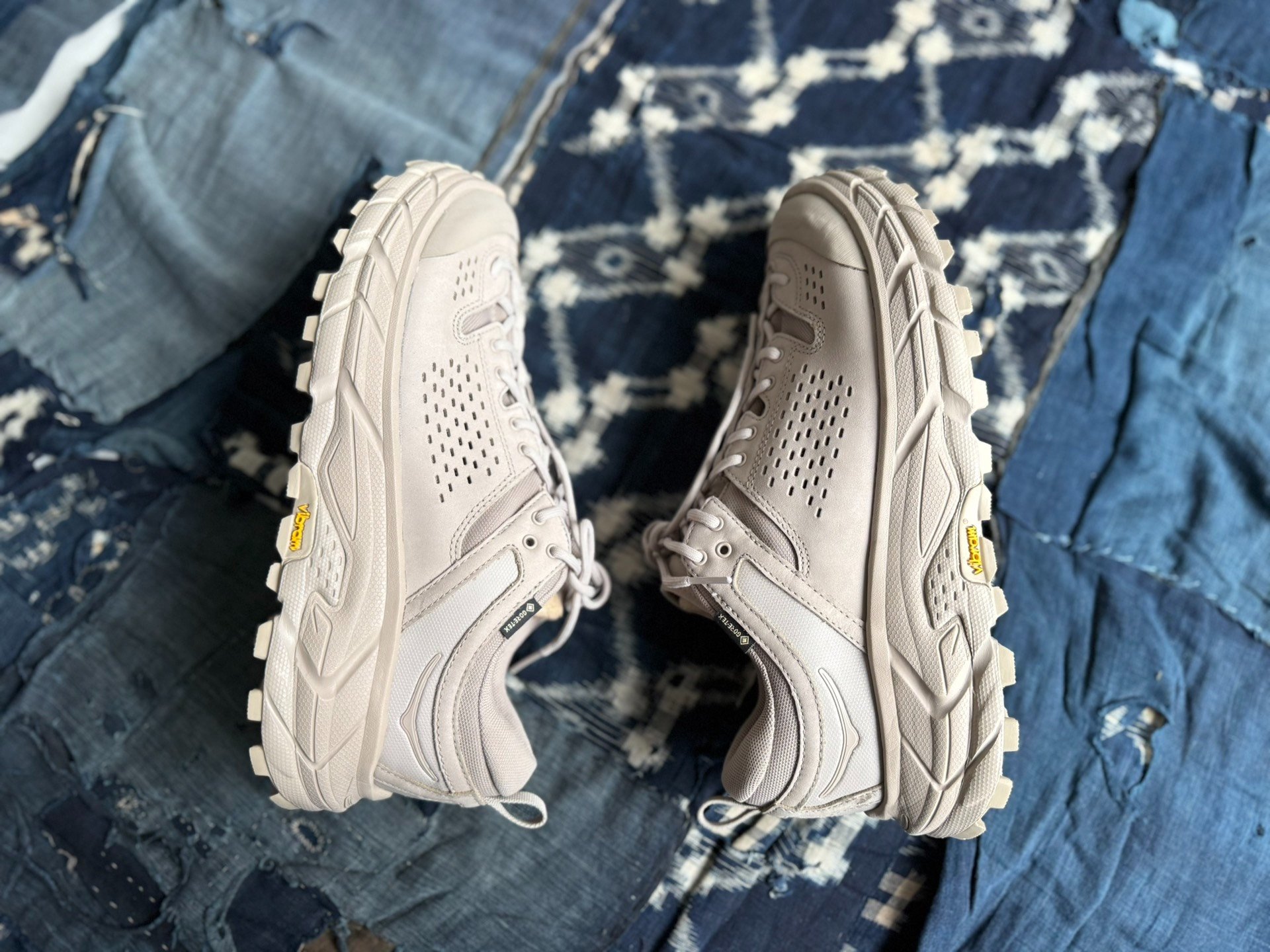 Hoka One One Tor Ultra Low — back