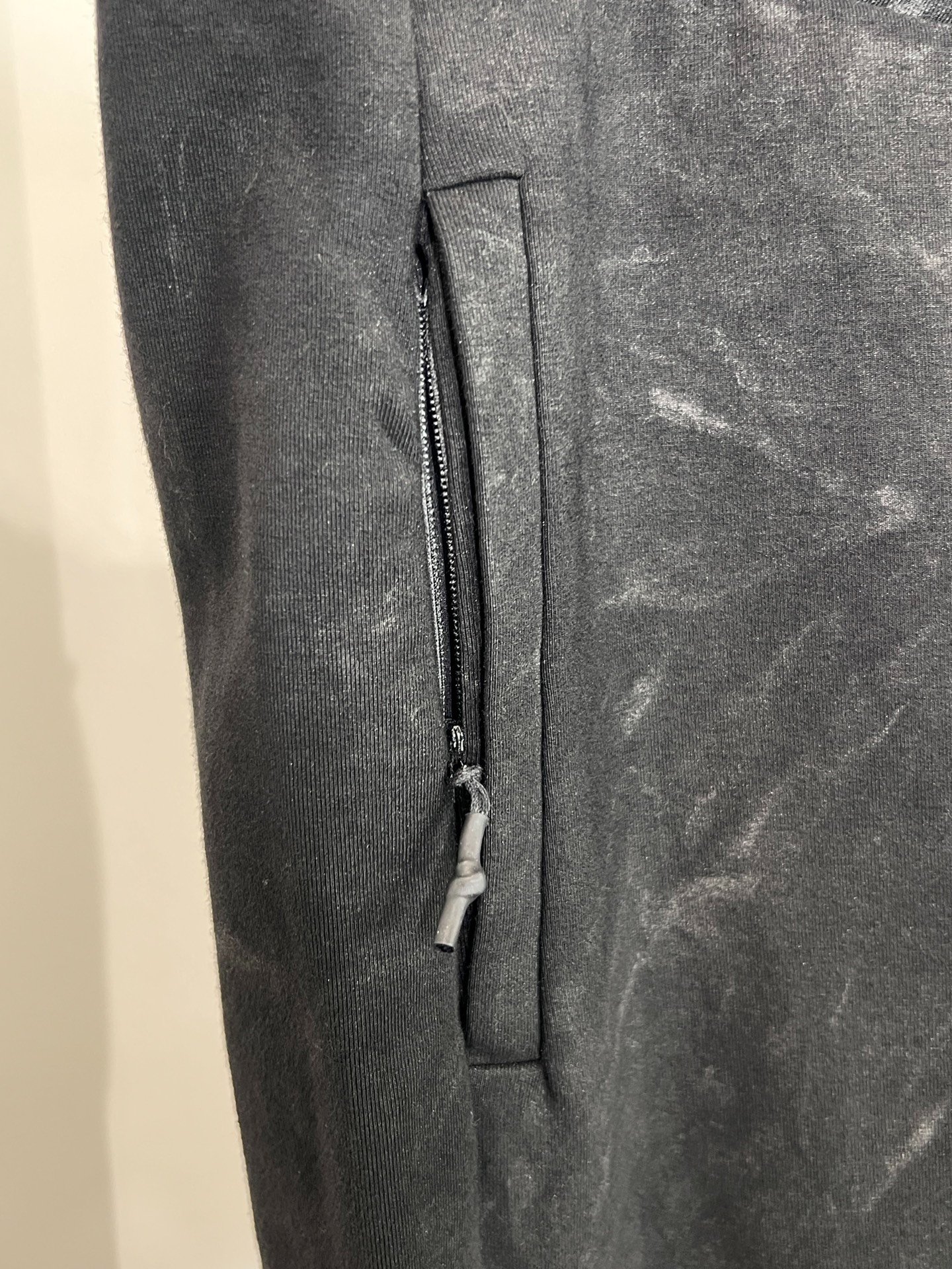 Boris Bidjan Saberi 11by bbs P18 Coated Sweatpants — label