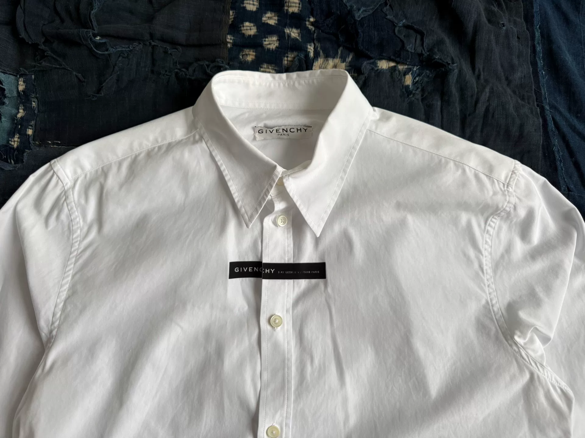 GIVENCHY Letter Shirt Long Sleeve — detail