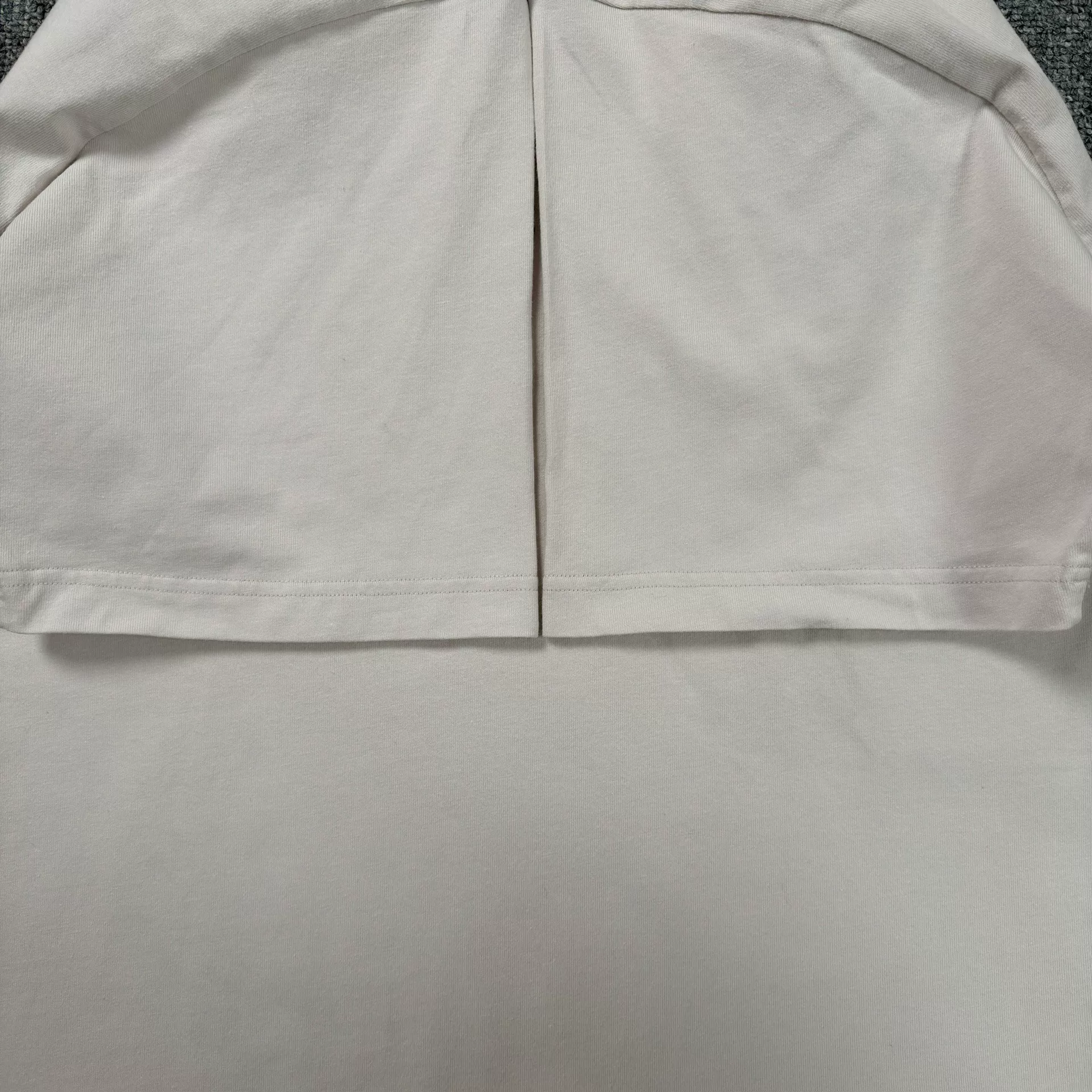 Balenciaga Wi-Fi Heart Logo T-Shirt — detail