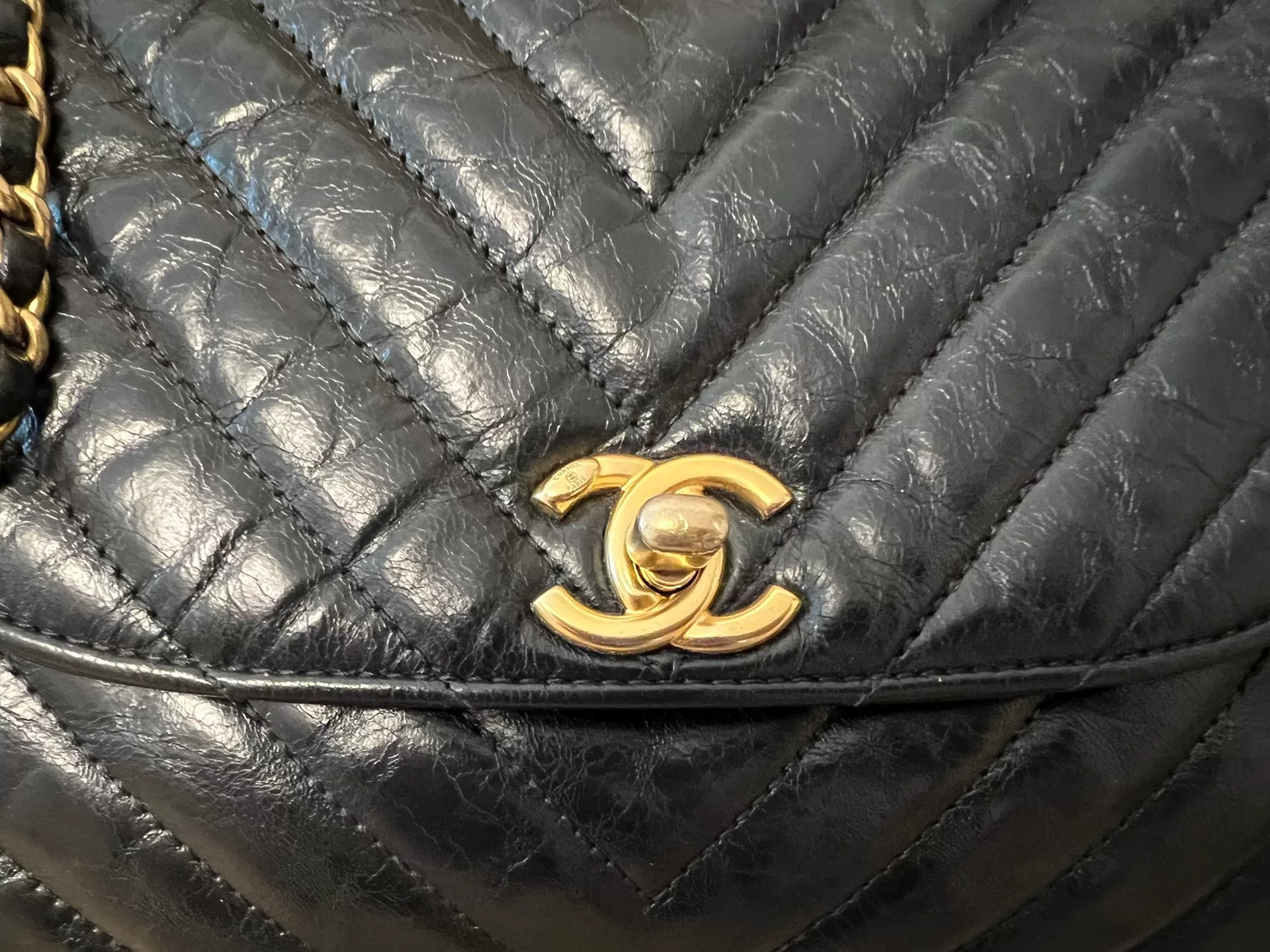 Chanel Black Quilted Gold Chain Bag — detail