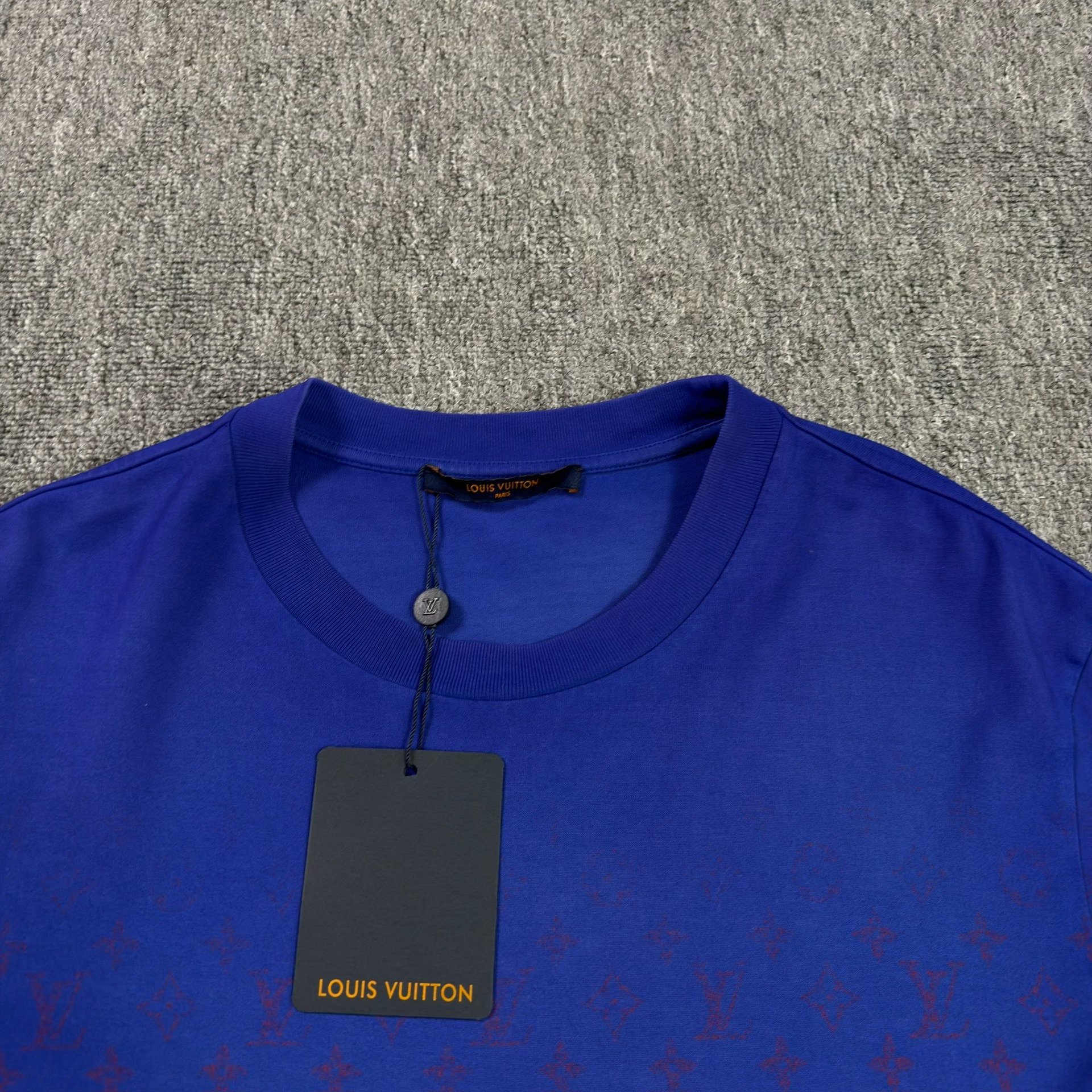 Louis Vuitton Blue Gradient Monogram T-Shirt — detail