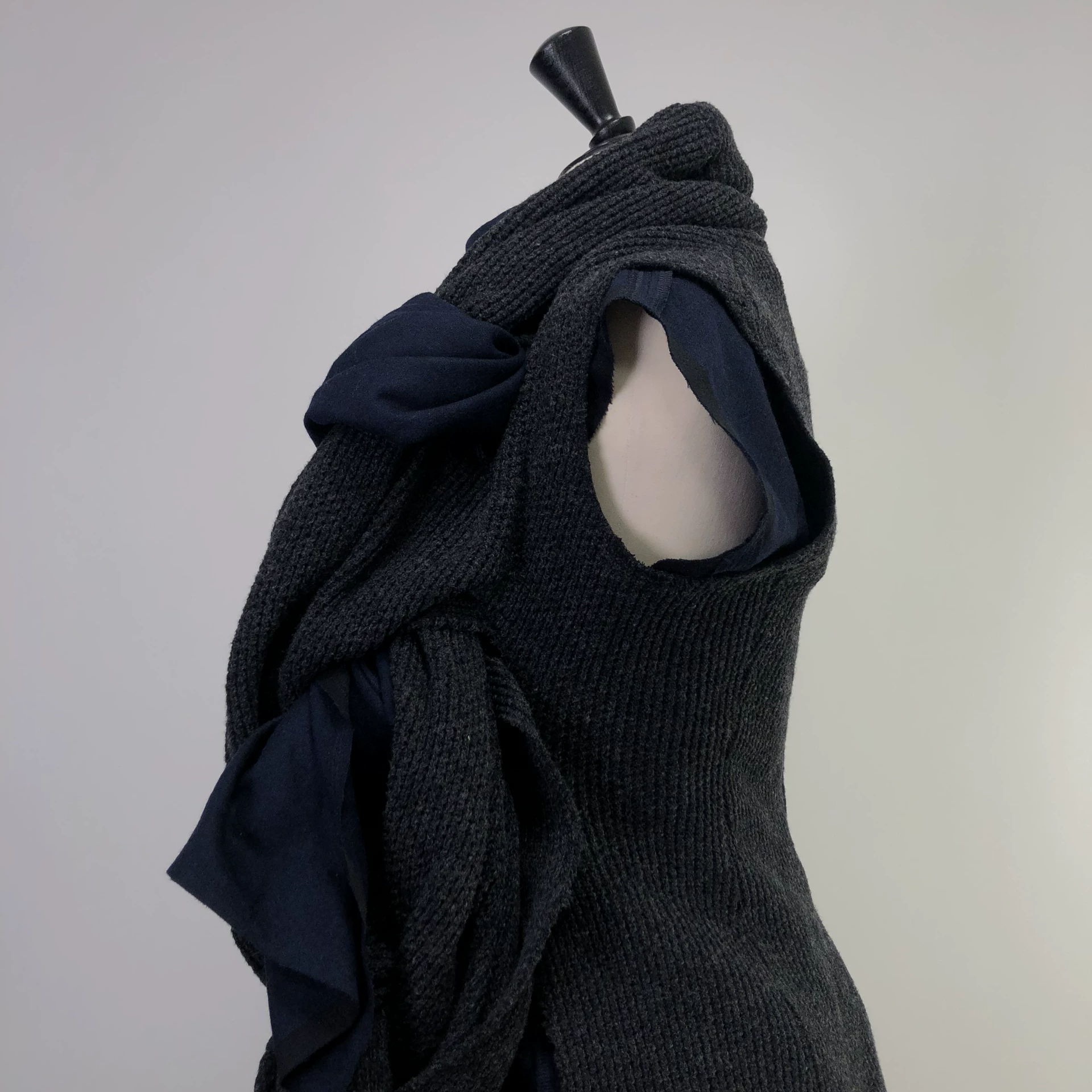 Comme des Garcons 14AW Knit Vest — detail