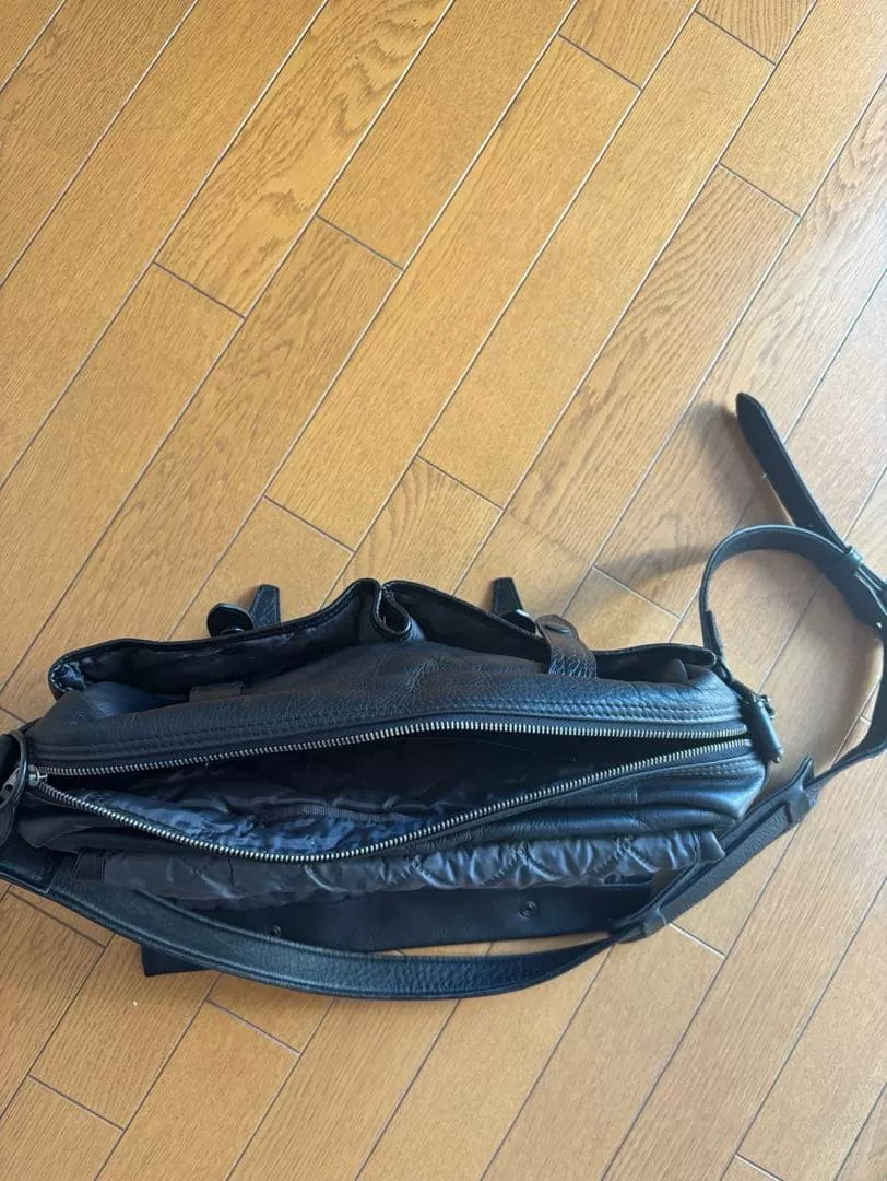 PCBY PORTER Black Leather Messenger Bag — detail