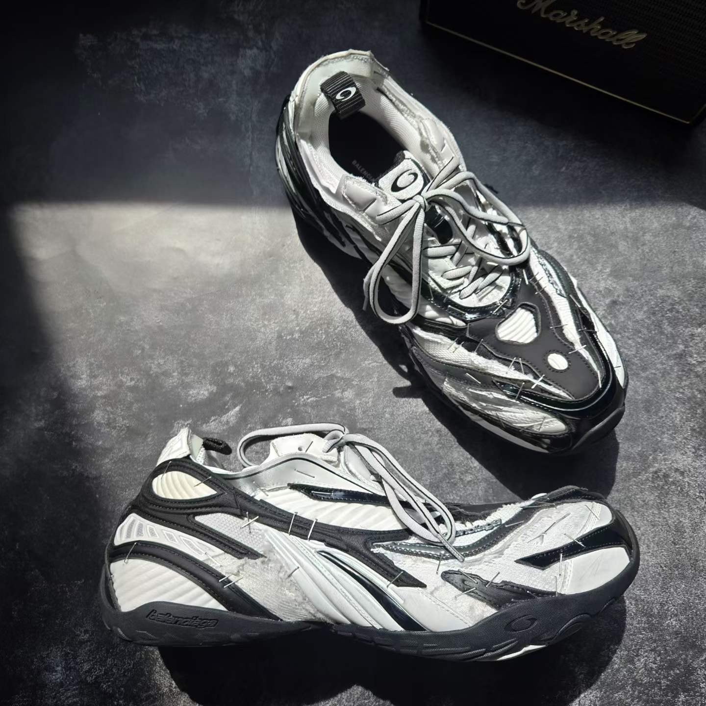 Balenciaga Soless 2.0 Black White — label