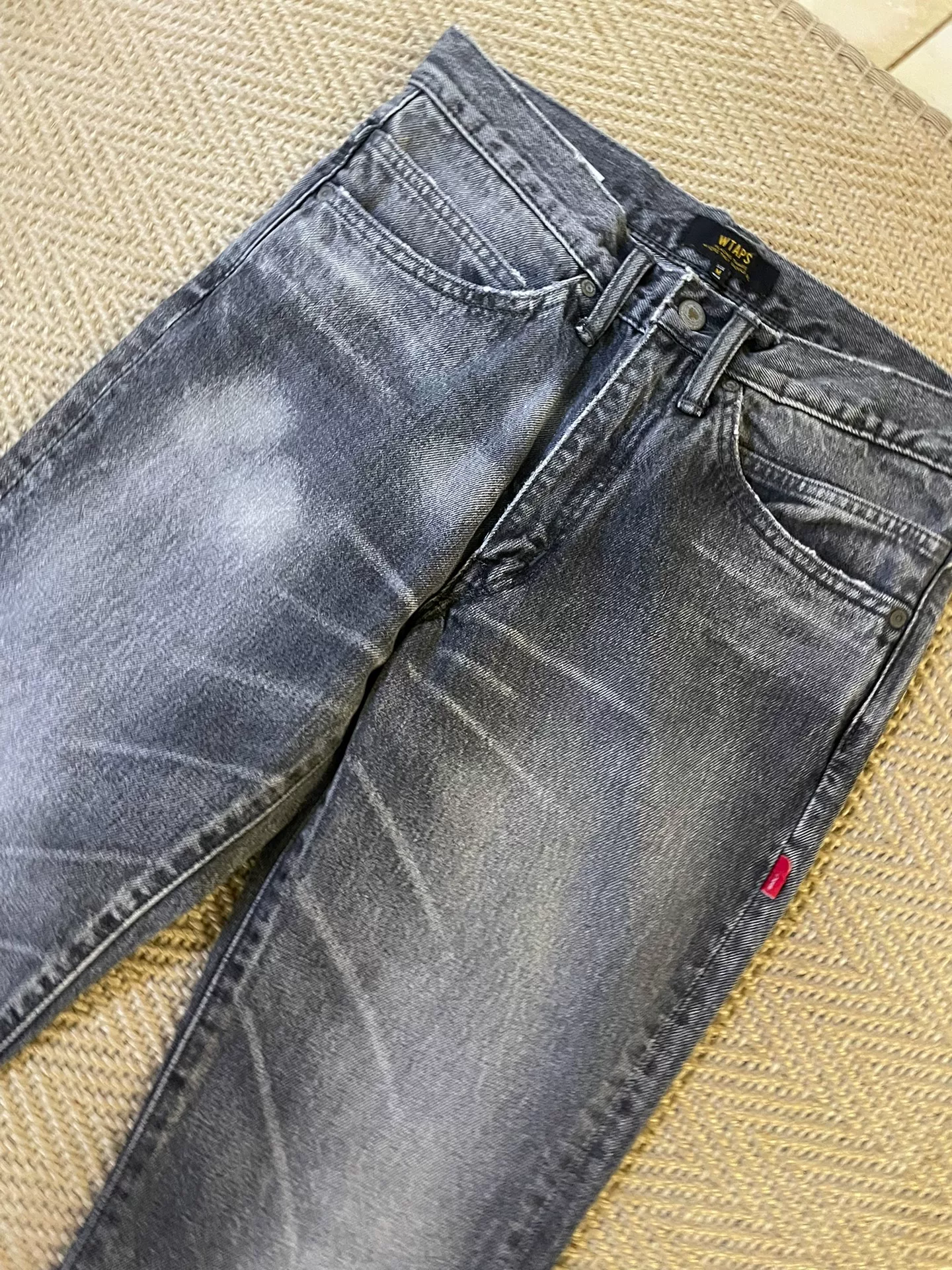WTAPS Very Skinny Washed Jeans — detail