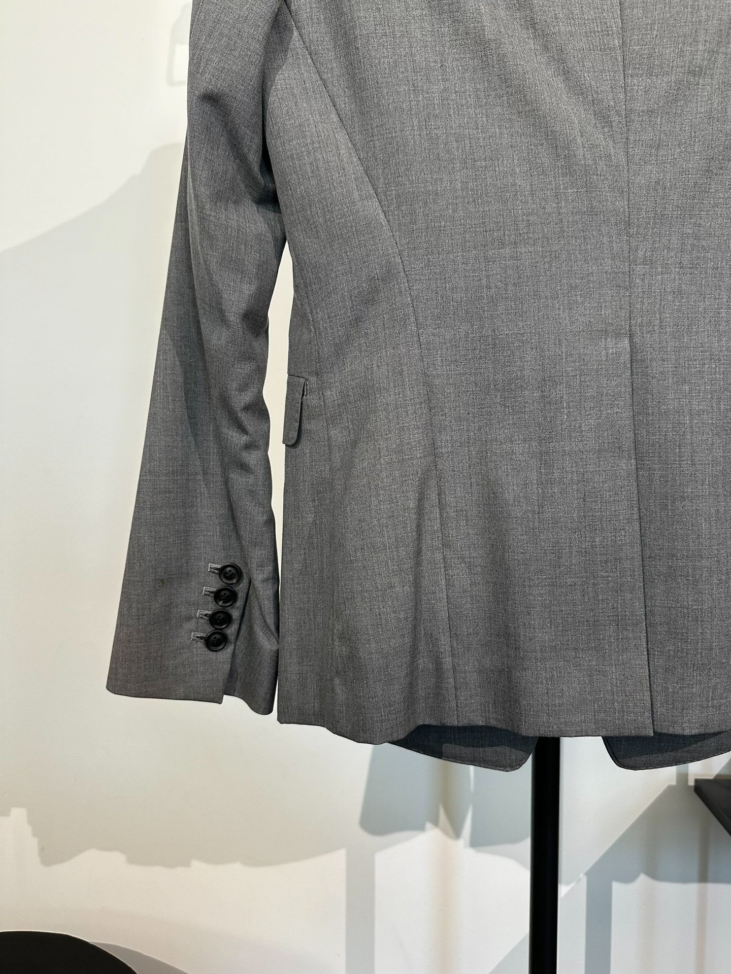 Julius_7 Gray Slim-Fit Wool Blazer — detail