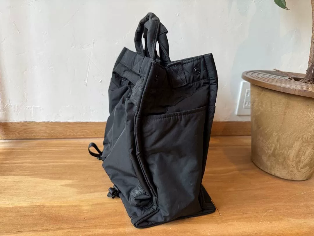Poeter Senses Black Shoulder Bag L — label