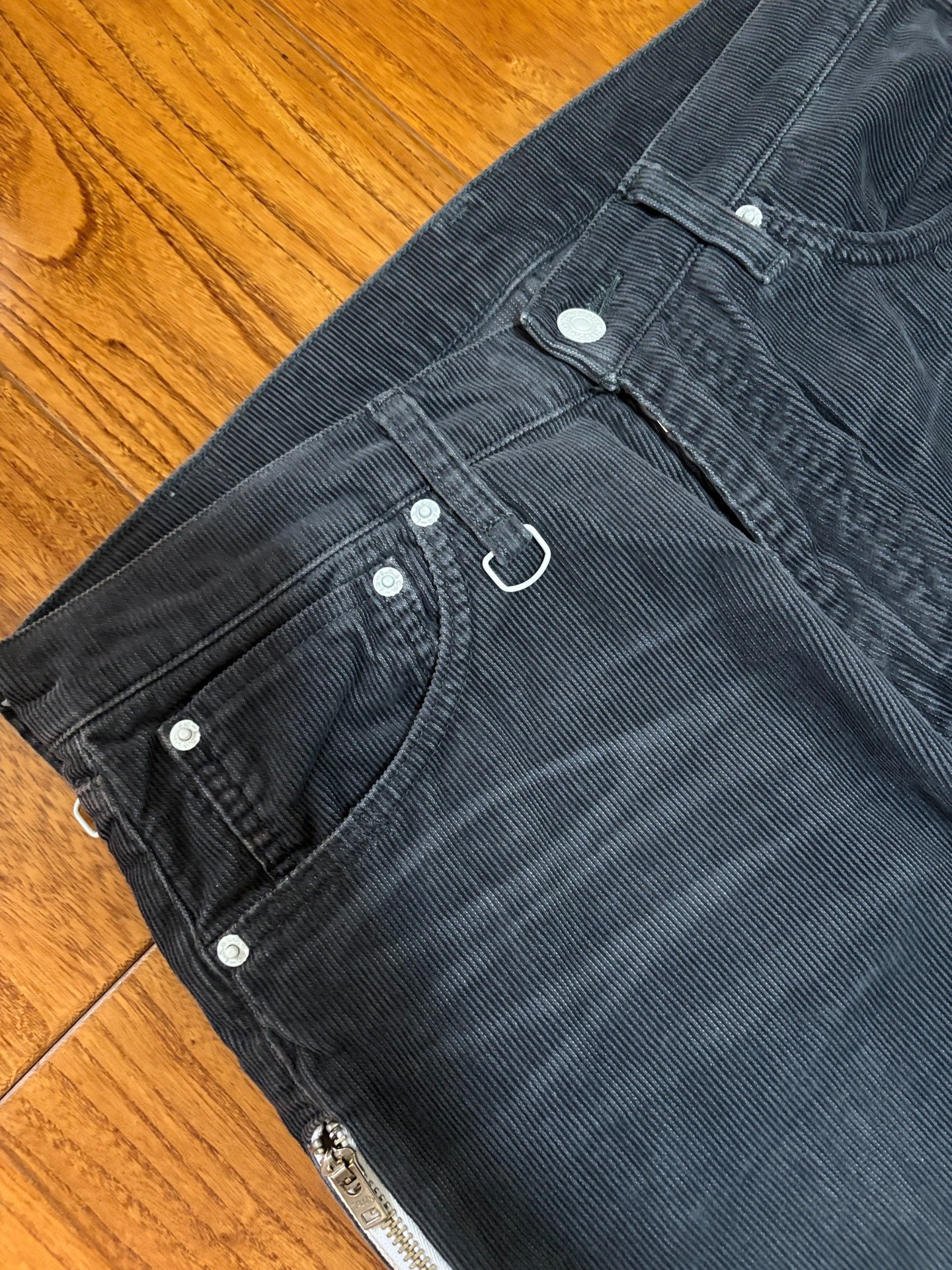Levi's Fenom Crush Corduroy Casual Pants — detail